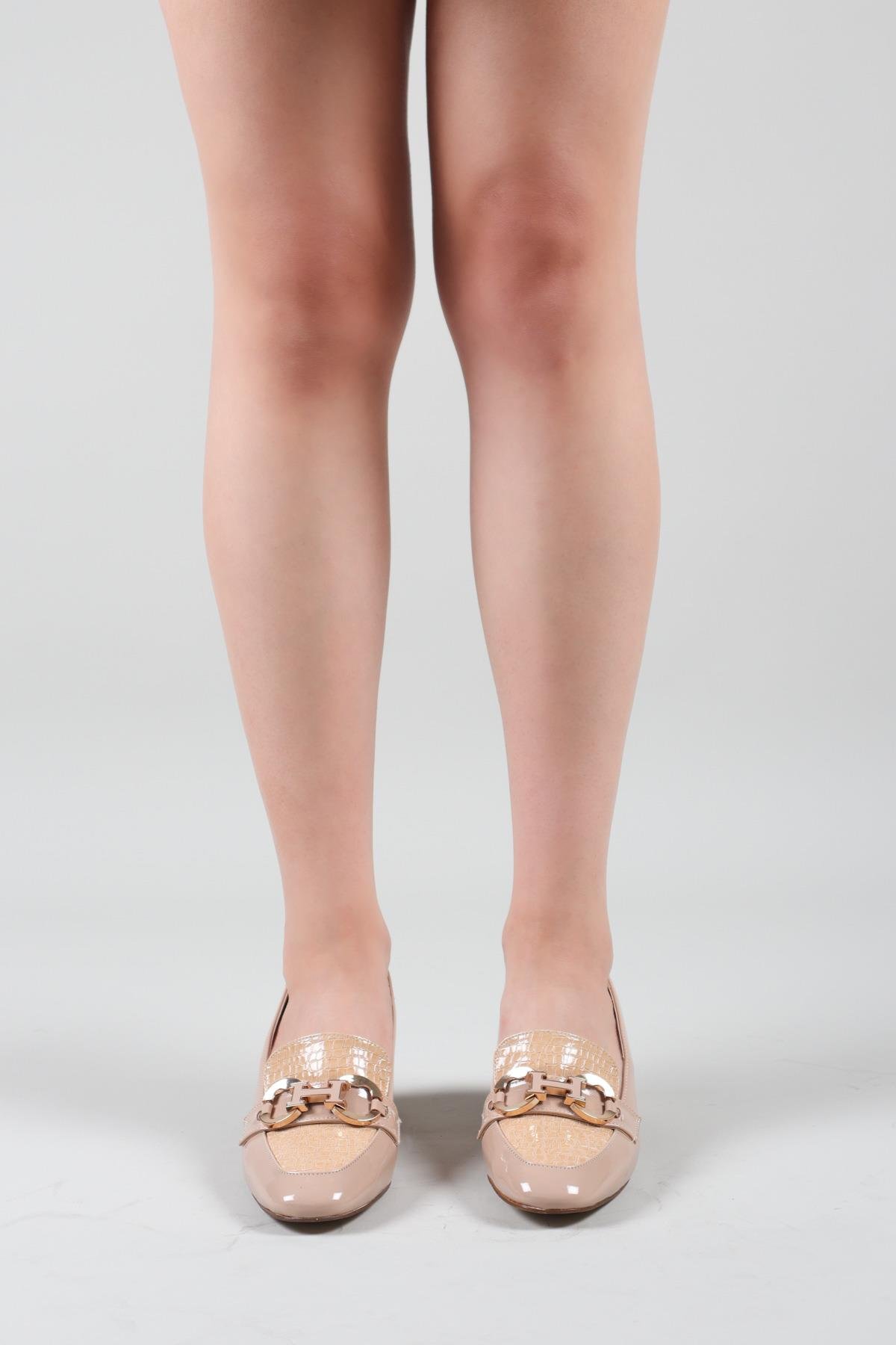 PETRA Tokalı Kalın Topuklu Ayakkabı BEJTOPUKLU AYAKKABI