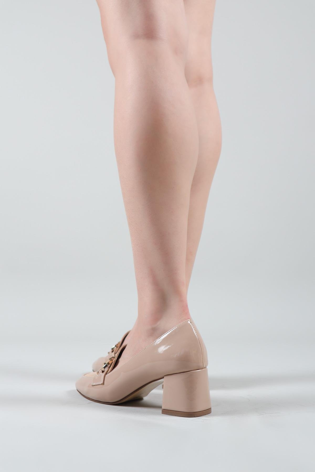 PETRA Tokalı Kalın Topuklu Ayakkabı BEJTOPUKLU AYAKKABI