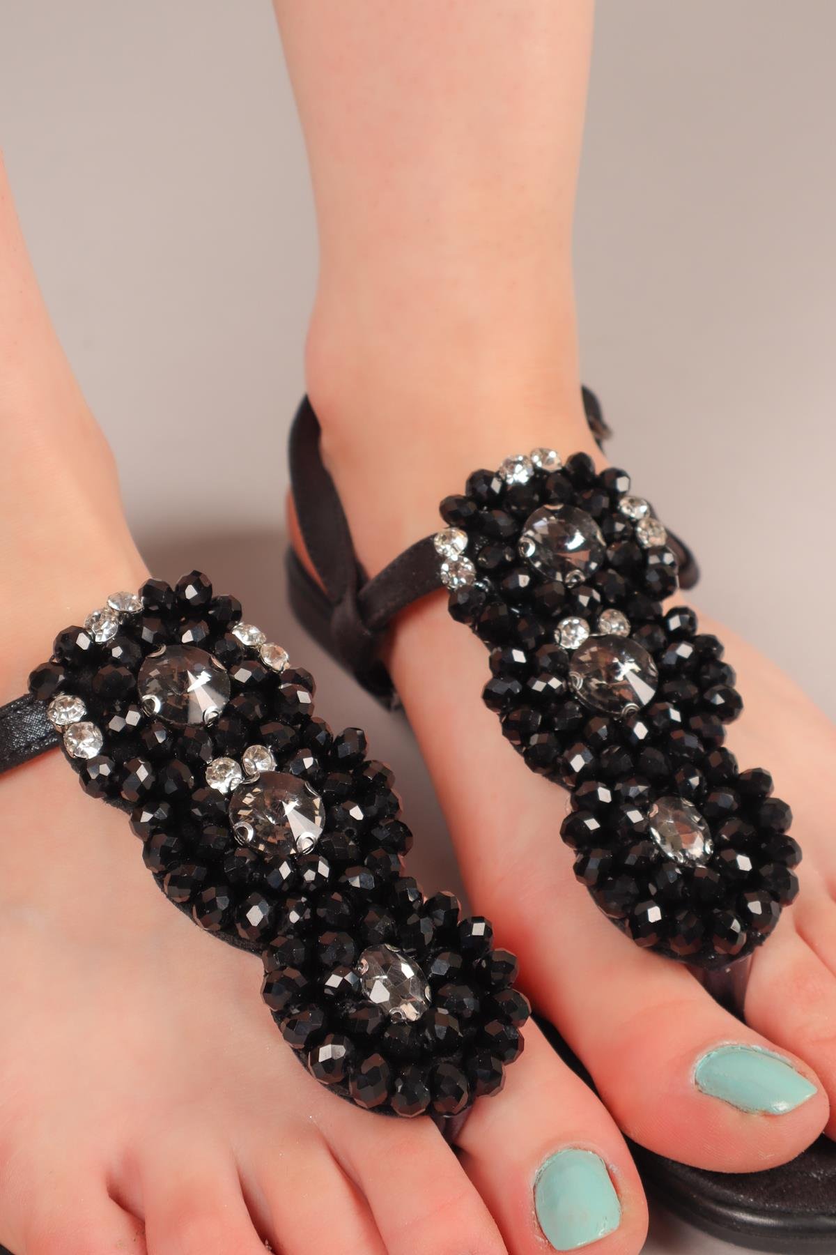 PİYA İri Boncuklu Parmak Arası Sandalet SİYAHSANDALET