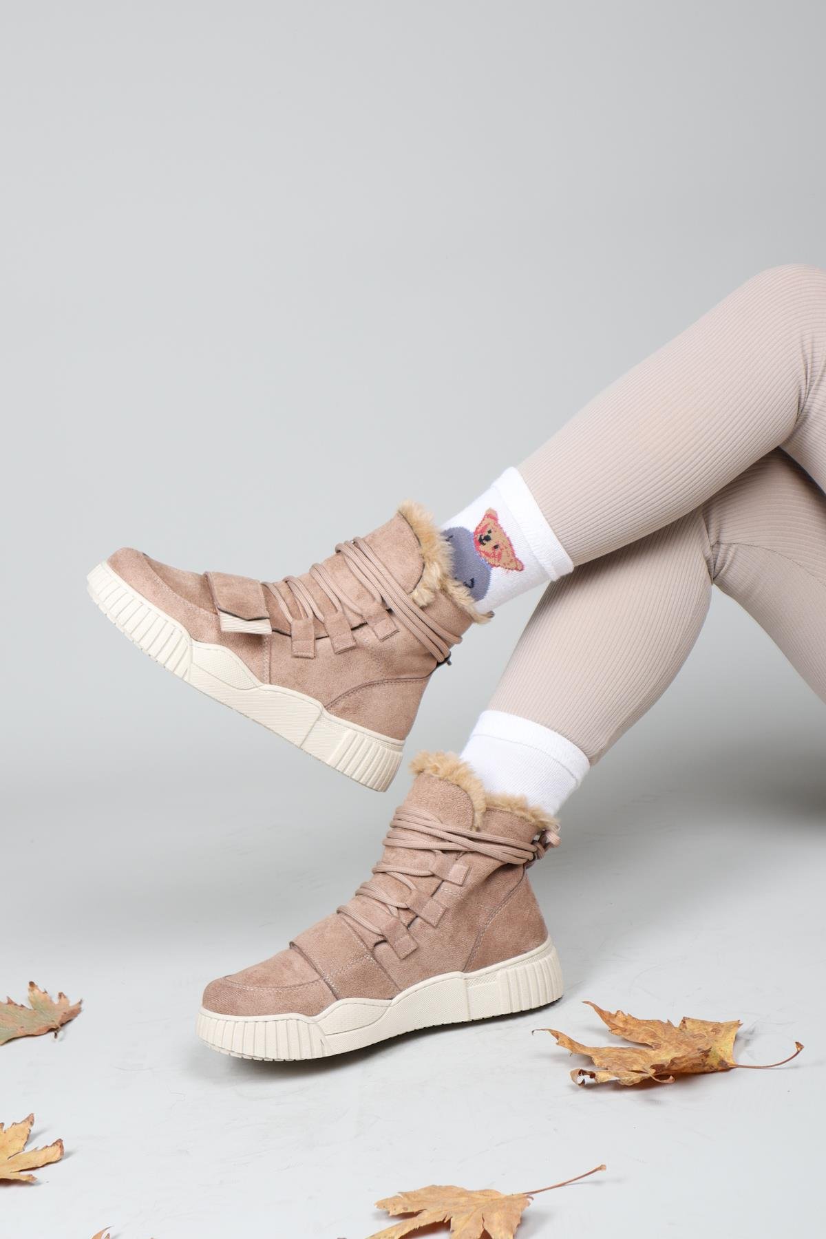 RENEE Bağcıklı Cırtlı Bot NUTBOT