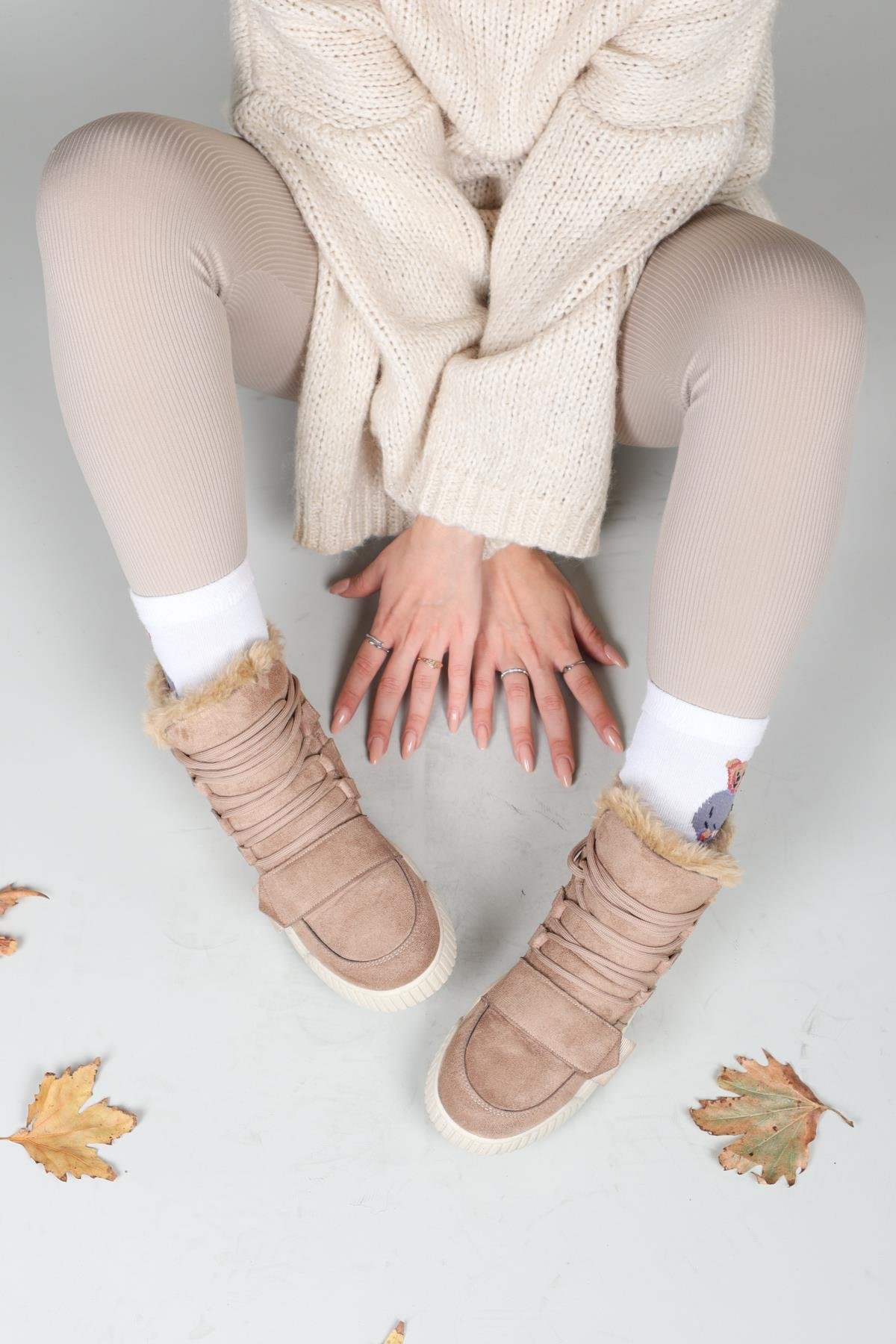 RENEE Bağcıklı Cırtlı Bot NUTBOT