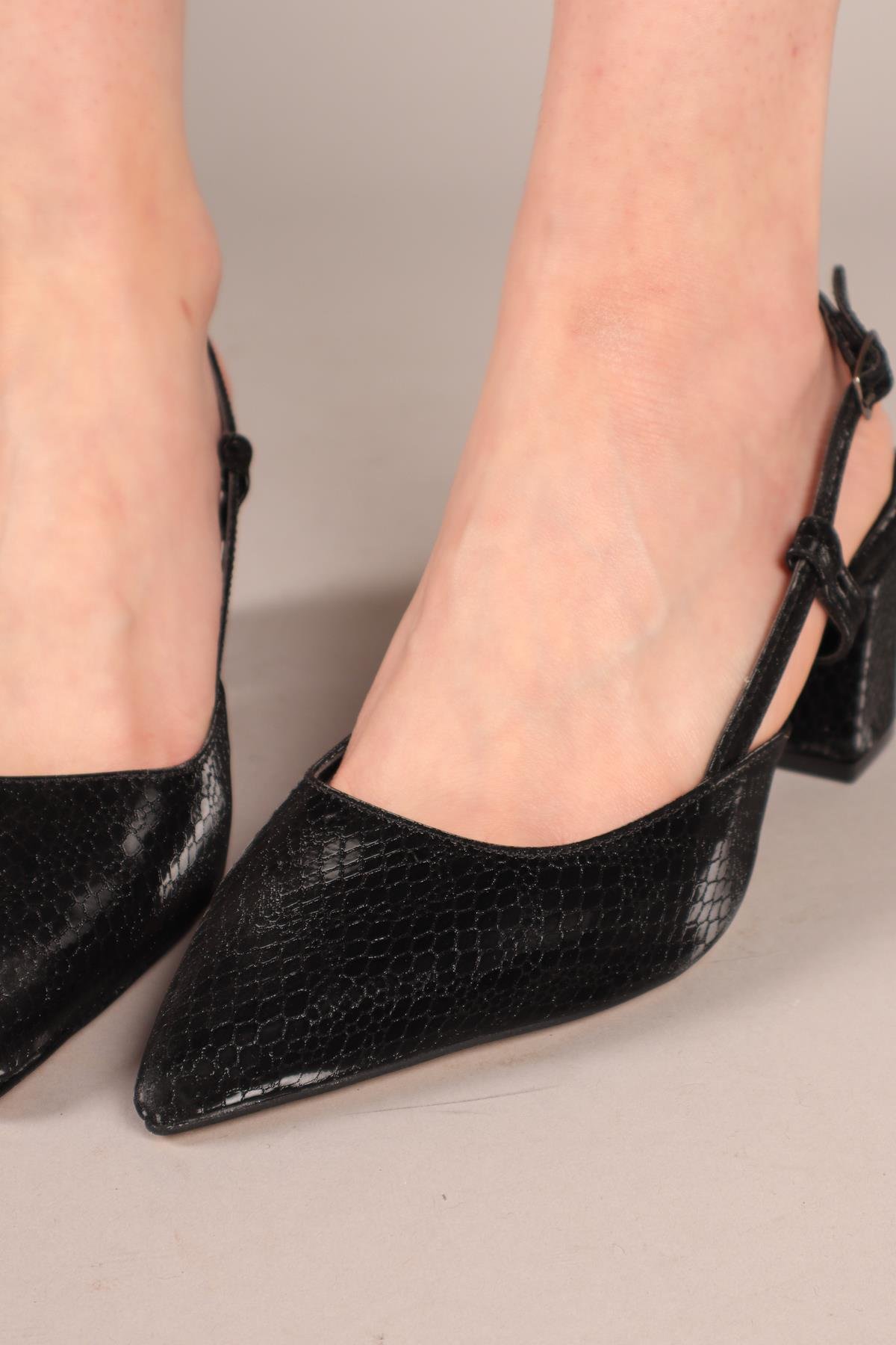 ROSELLA Yılan Derisi Alçak Topuklu Stiletto SİYAHTOPUKLU AYAKKABI