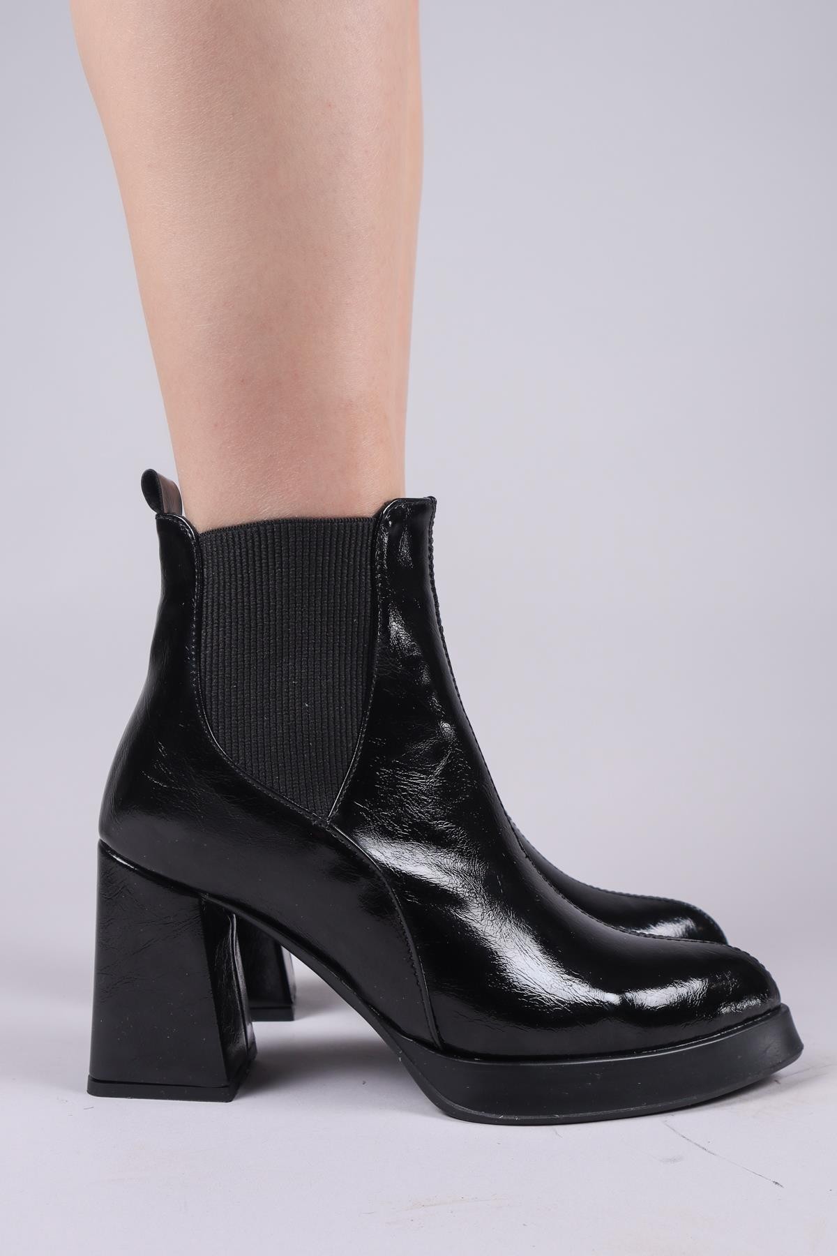 SARANDI Lastik Detaylı Rugan Platform Topuklu Bot SİYAHBOT