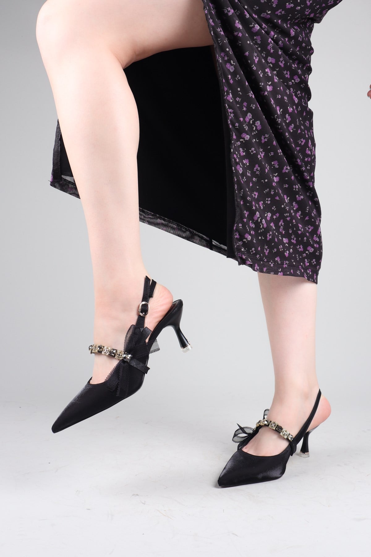 SİLİS Yan Kurdeleli Tokalı Taşlı Saten Stiletto SİYAHTOPUKLU AYAKKABI