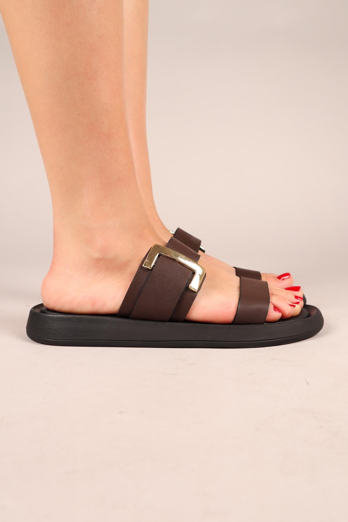 SPEYER Geniş Gold Tokalı Terlik KAHVERENGİTERLİK