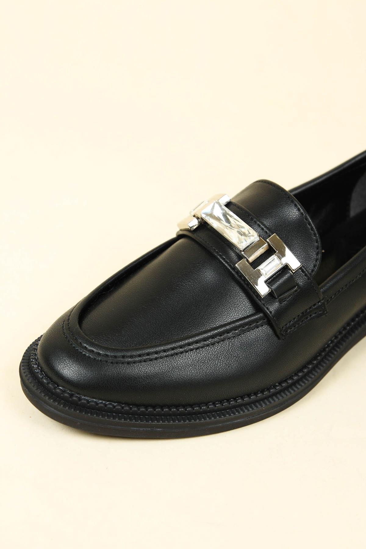 Taş Aksesuarlı Cilt Loafer SİYAHBABET