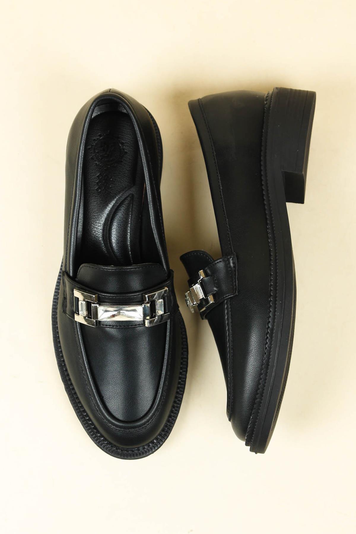 Taş Aksesuarlı Cilt Loafer SİYAHBABET
