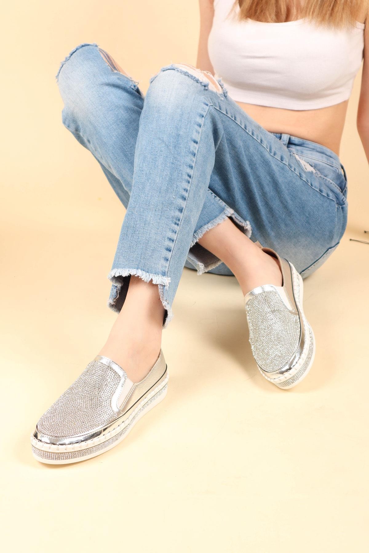 Taş Baskılı Lastikli Sneakers GÜMÜŞ