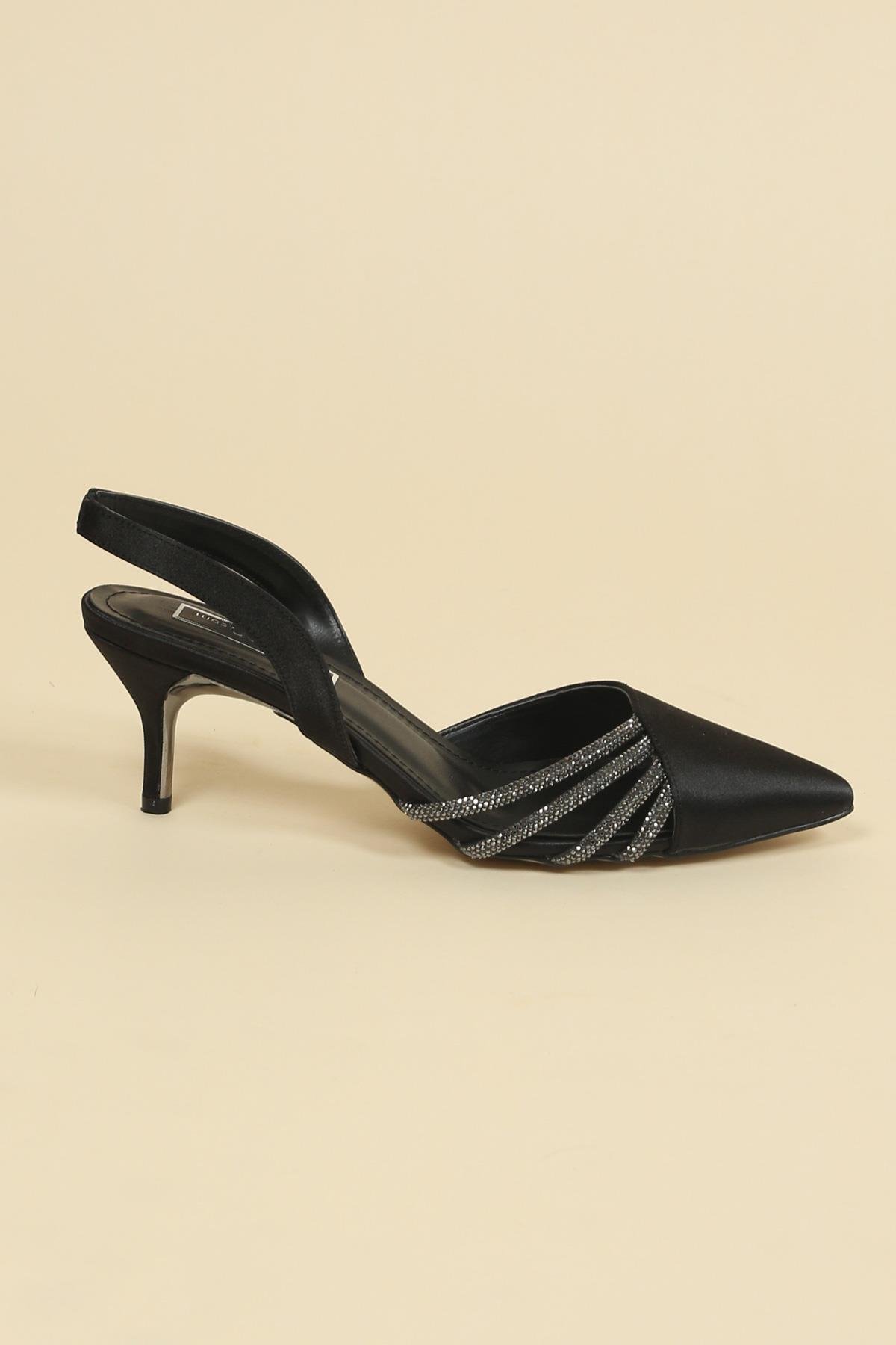 Taş Biyeli Karnı Yarık Stiletto SİYAHTOPUKLU AYAKKABI