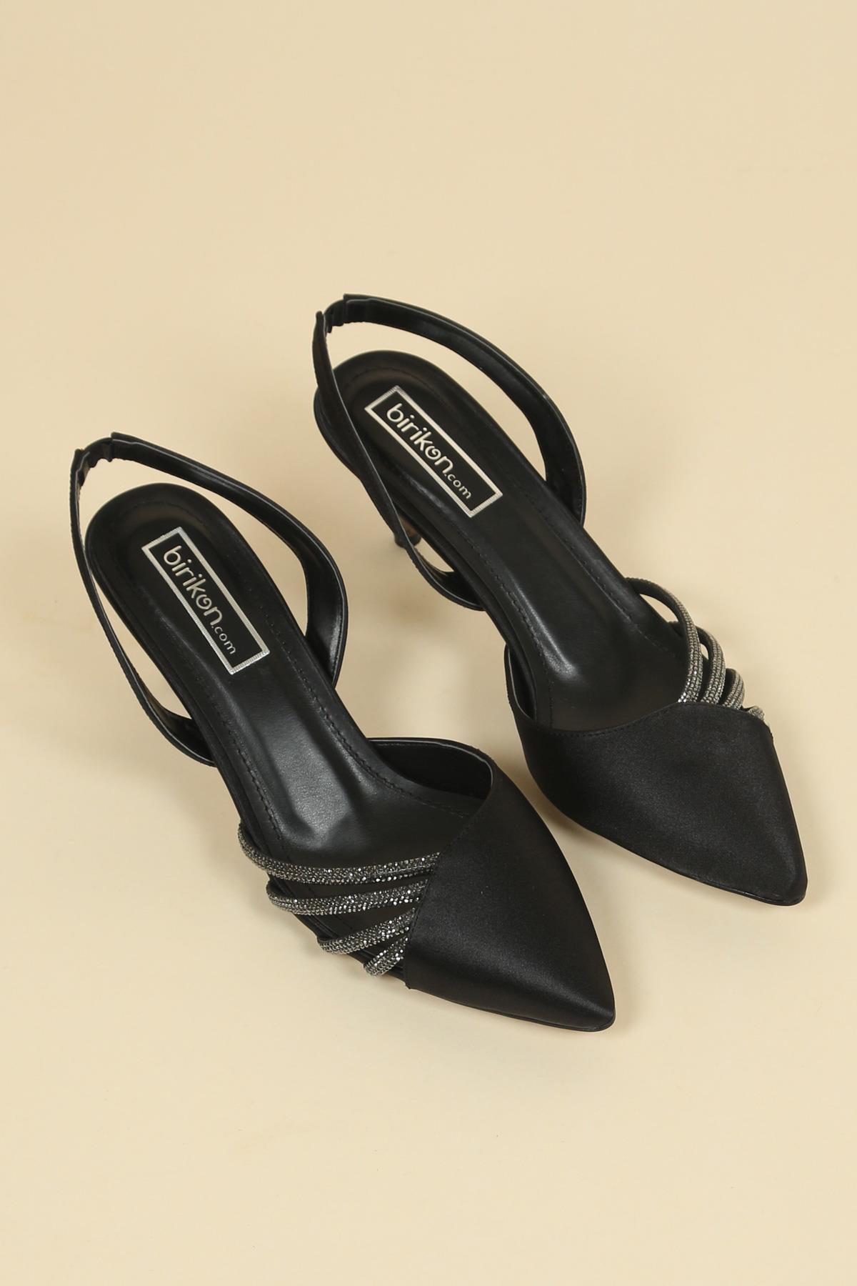 Taş Biyeli Karnı Yarık Stiletto SİYAHTOPUKLU AYAKKABI