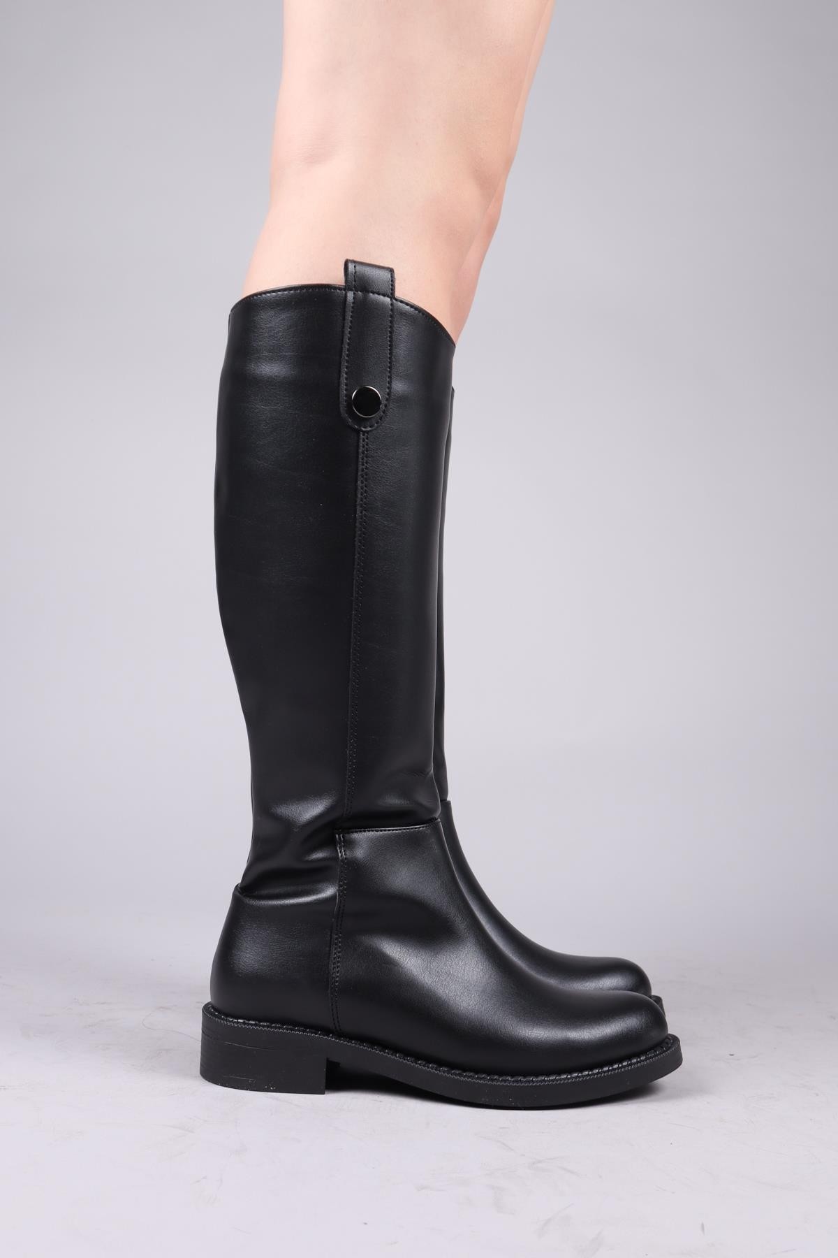 TERIGA Düğme Aksesuarlı Düz Çizme SİYAHÇİZME 