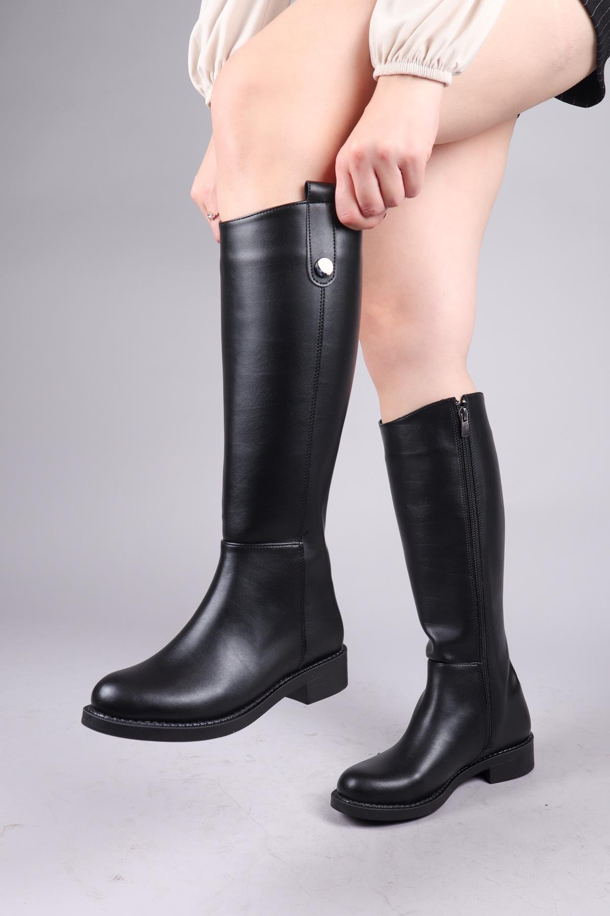 TERIGA Düğme Aksesuarlı Düz Çizme SİYAHÇİZME 