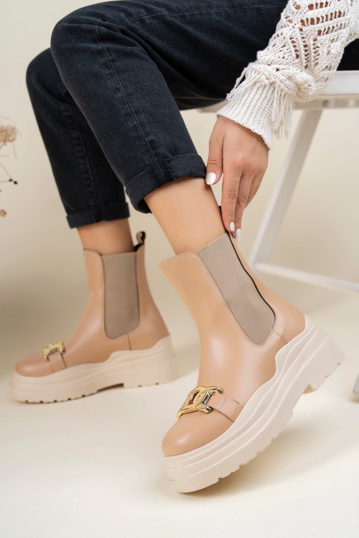 Toka Aksesuarlı Lastikli Bot NUTBOT