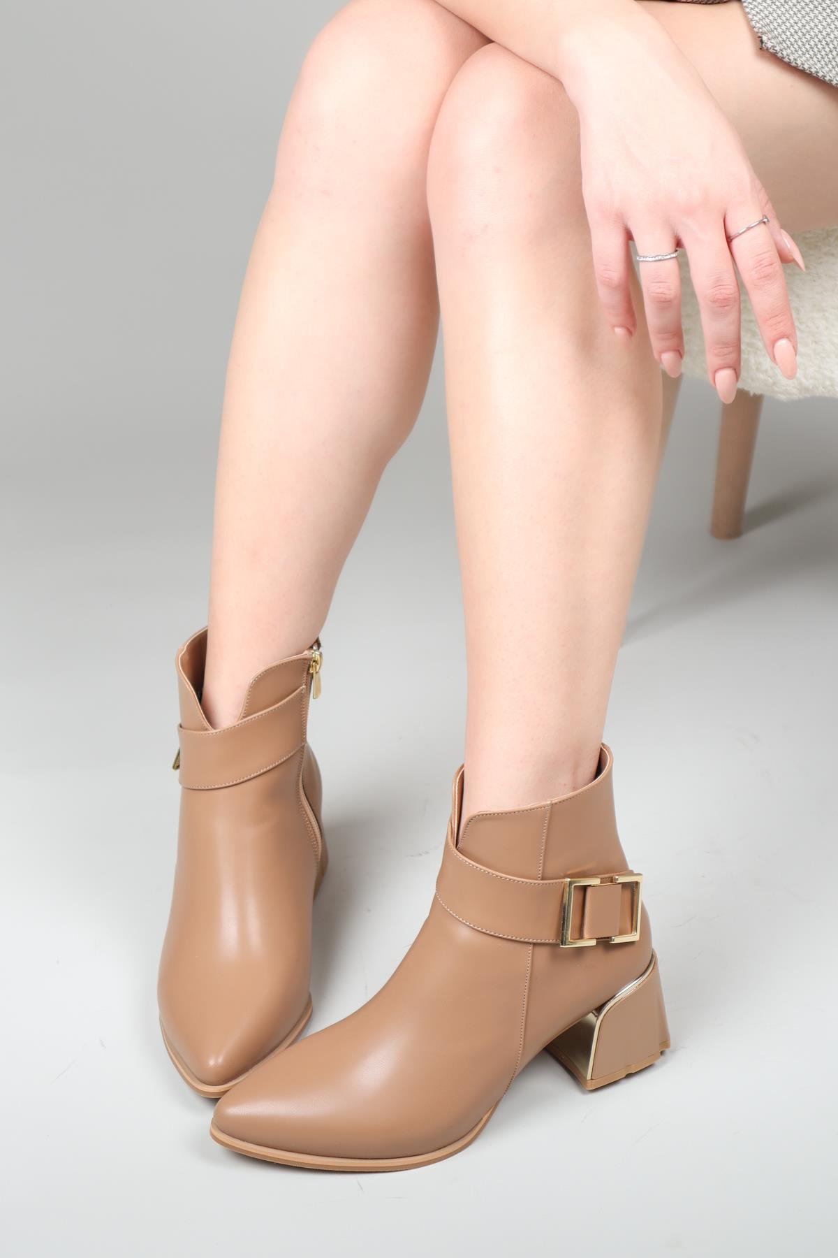 Toka Aksesuarlı Topuk Detaylı Bot  SÜTLÜ KAHVEBOT