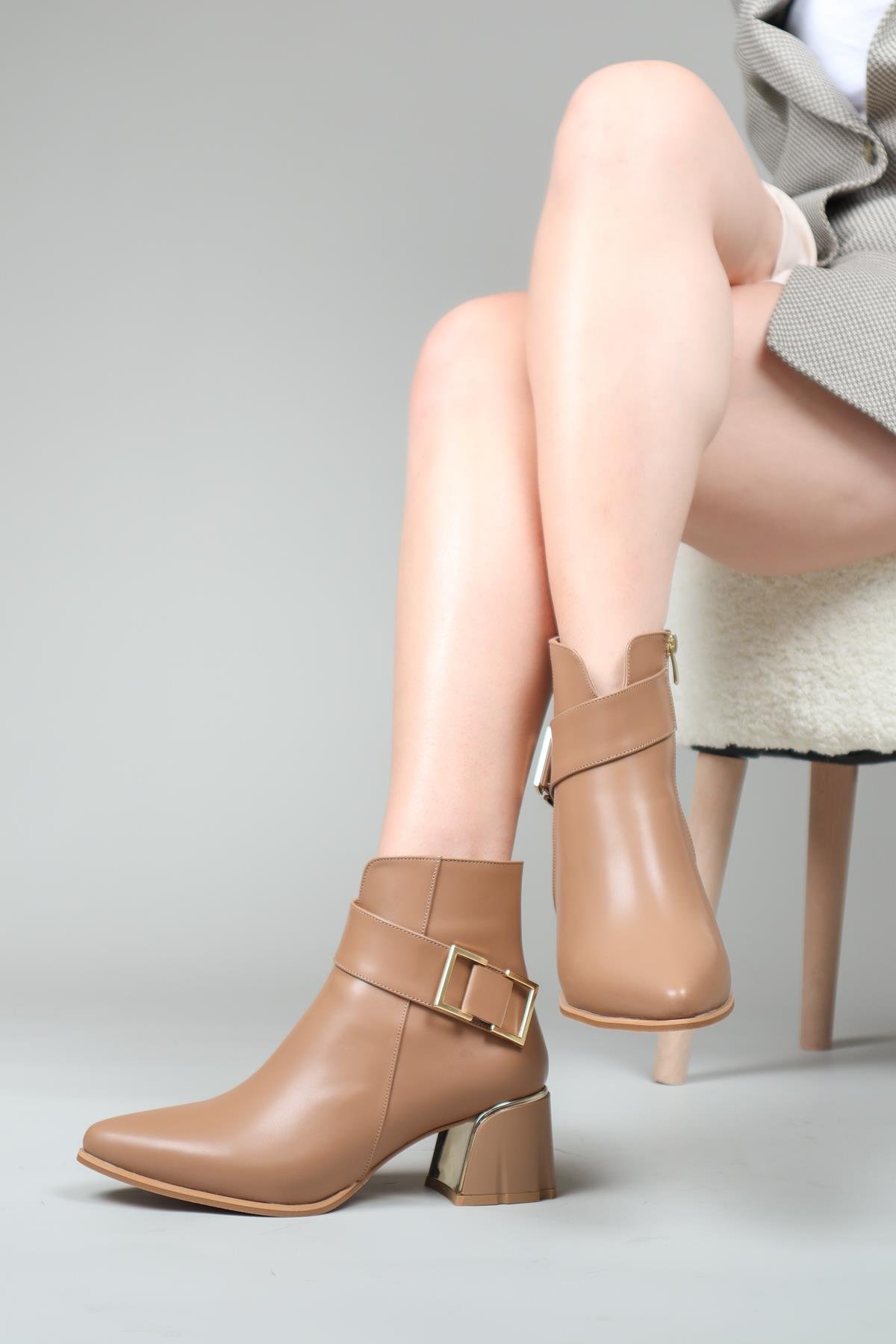 Toka Aksesuarlı Topuk Detaylı Bot  SÜTLÜ KAHVEBOT