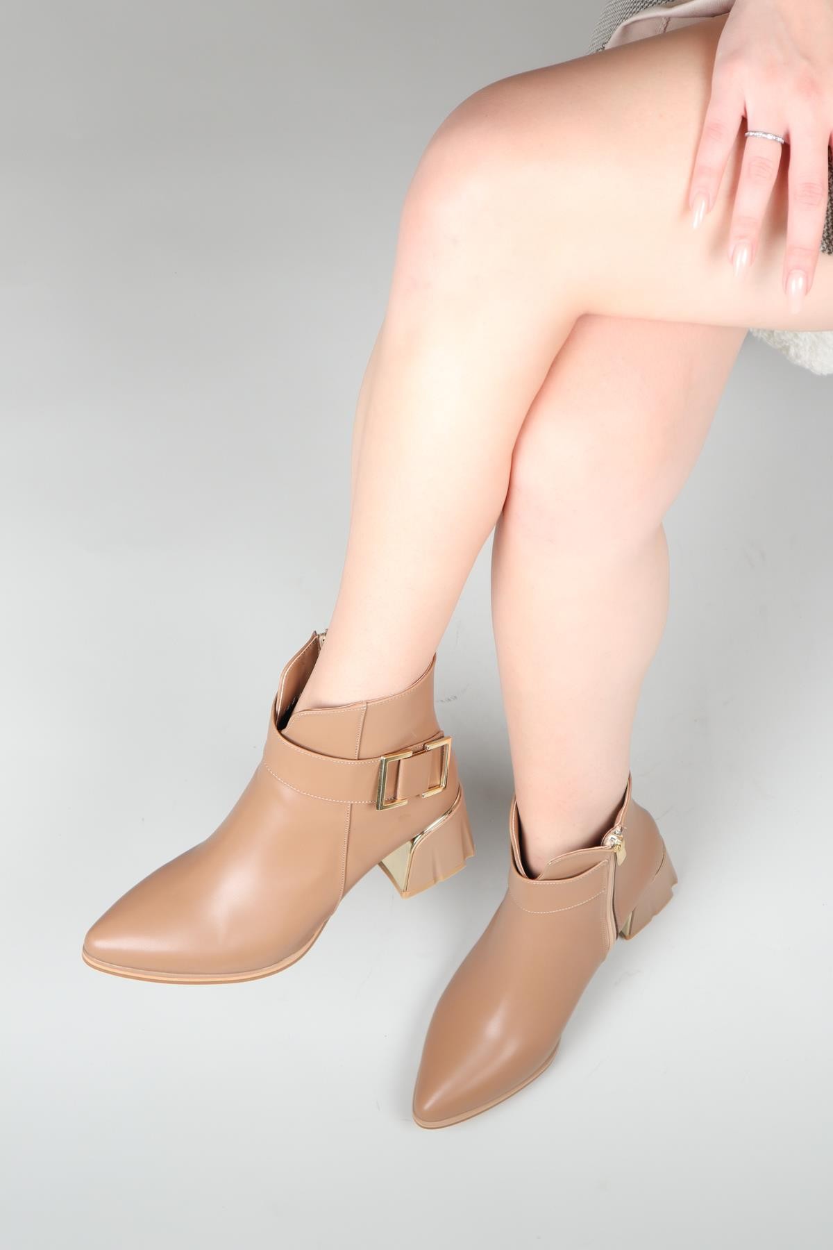 Toka Aksesuarlı Topuk Detaylı Bot  SÜTLÜ KAHVEBOT