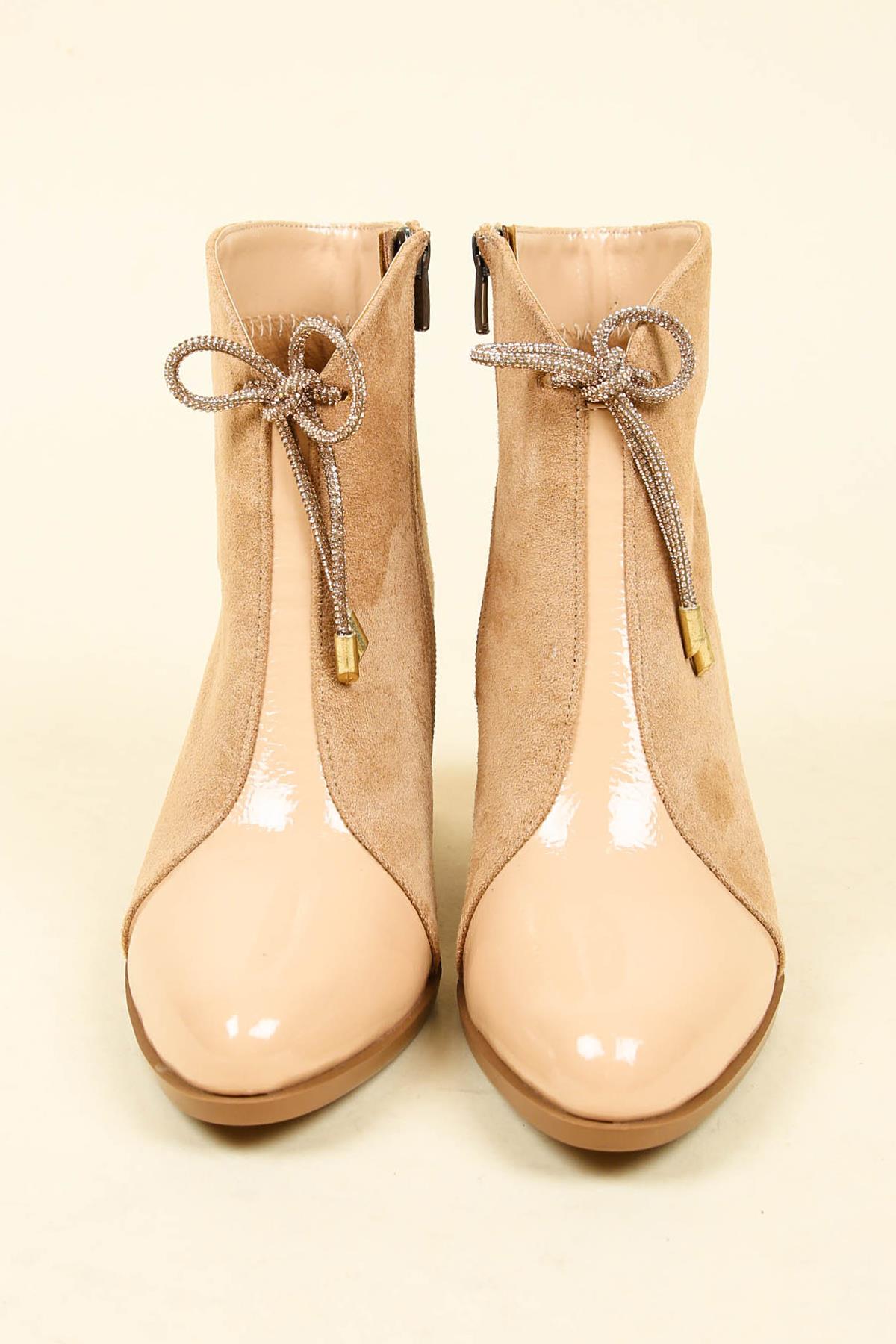 Topuk Detaylı Süet-Rugan Garnili Topuklu Bot NUDEBOT