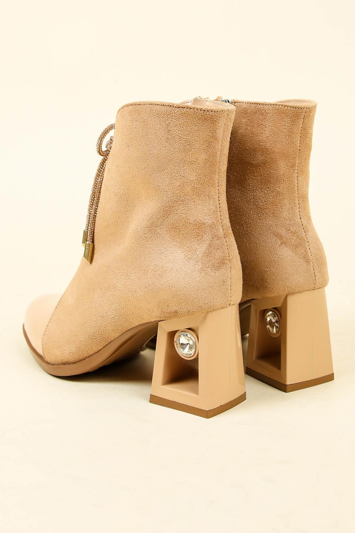 Topuk Detaylı Süet-Rugan Garnili Topuklu Bot NUDEBOT
