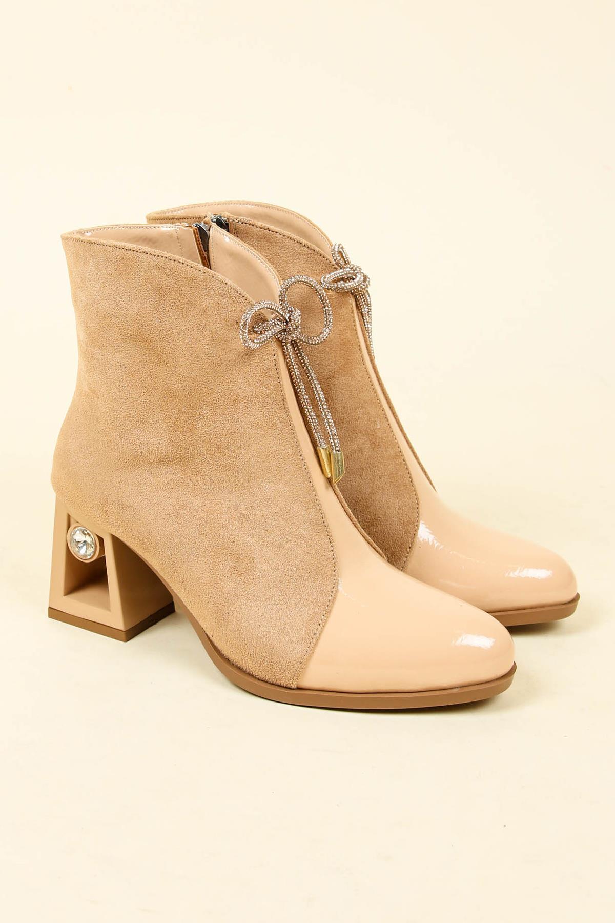 Topuk Detaylı Süet-Rugan Garnili Topuklu Bot NUDEBOT