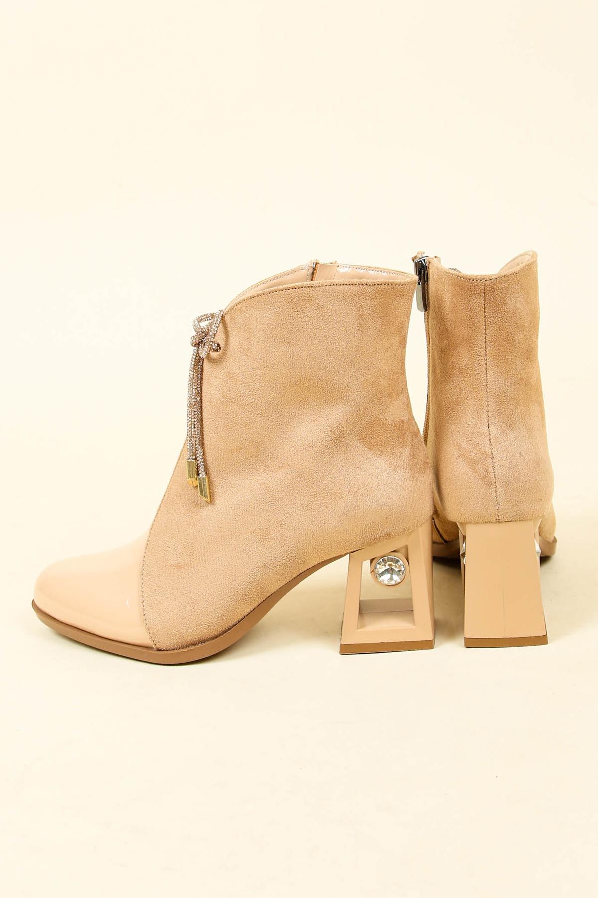 Topuk Detaylı Süet-Rugan Garnili Topuklu Bot NUDEBOT