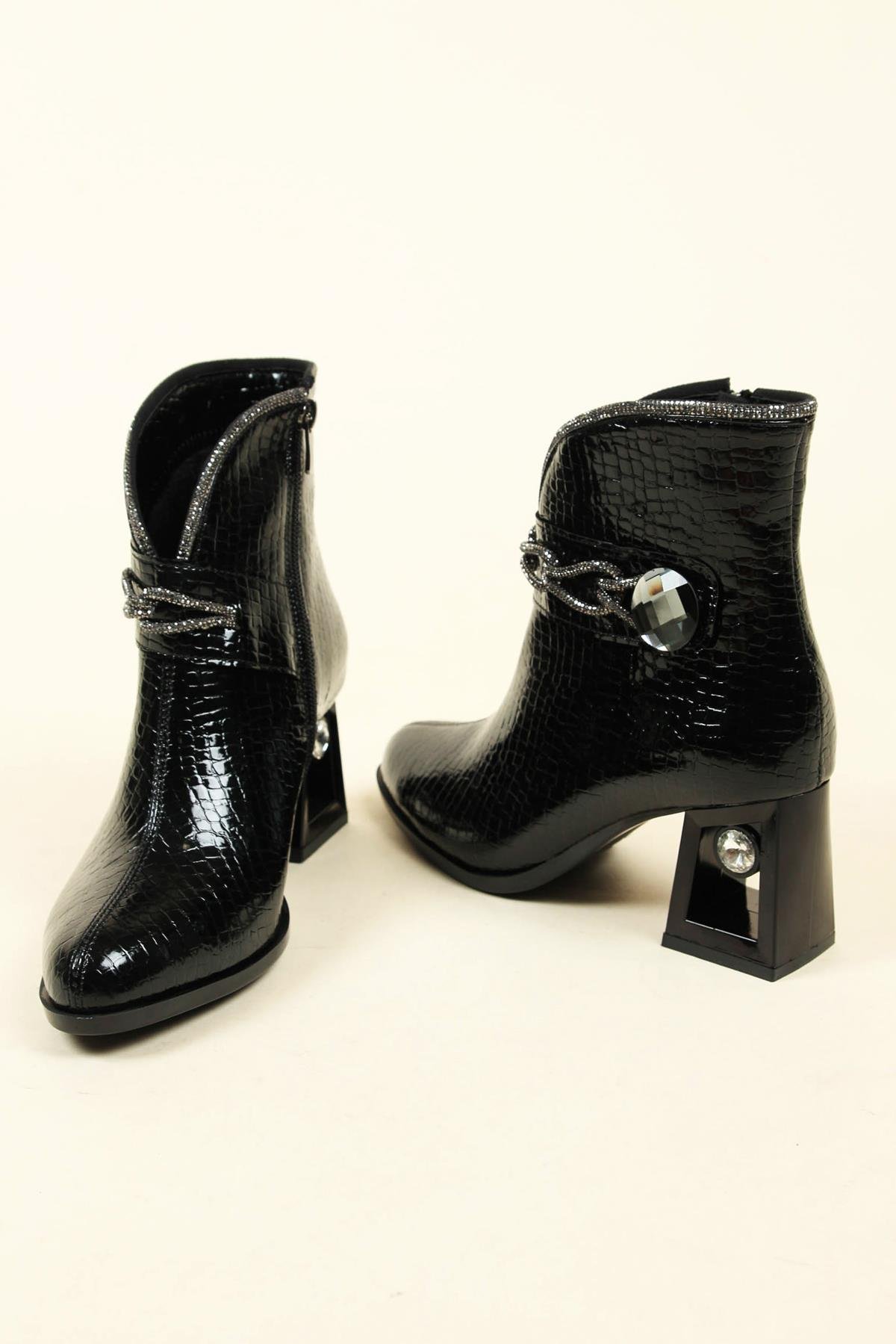 Topuk Detaylı Taş Tokalı Kroko Bot SİYAHBOT