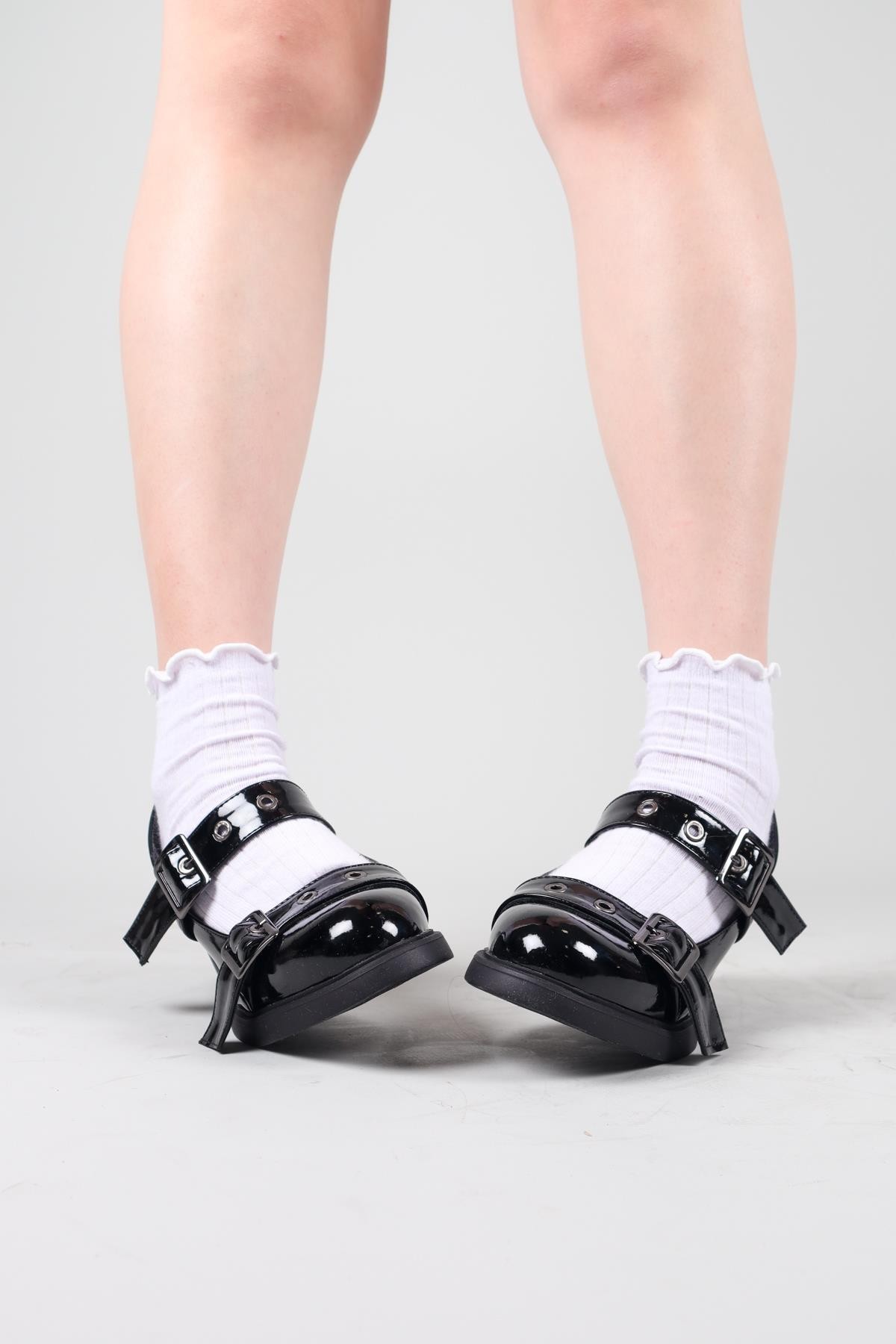 VALORİS Çift Kemerli Rugan Topuklu Ayakkabı SİYAHTOPUKLU AYAKKABI