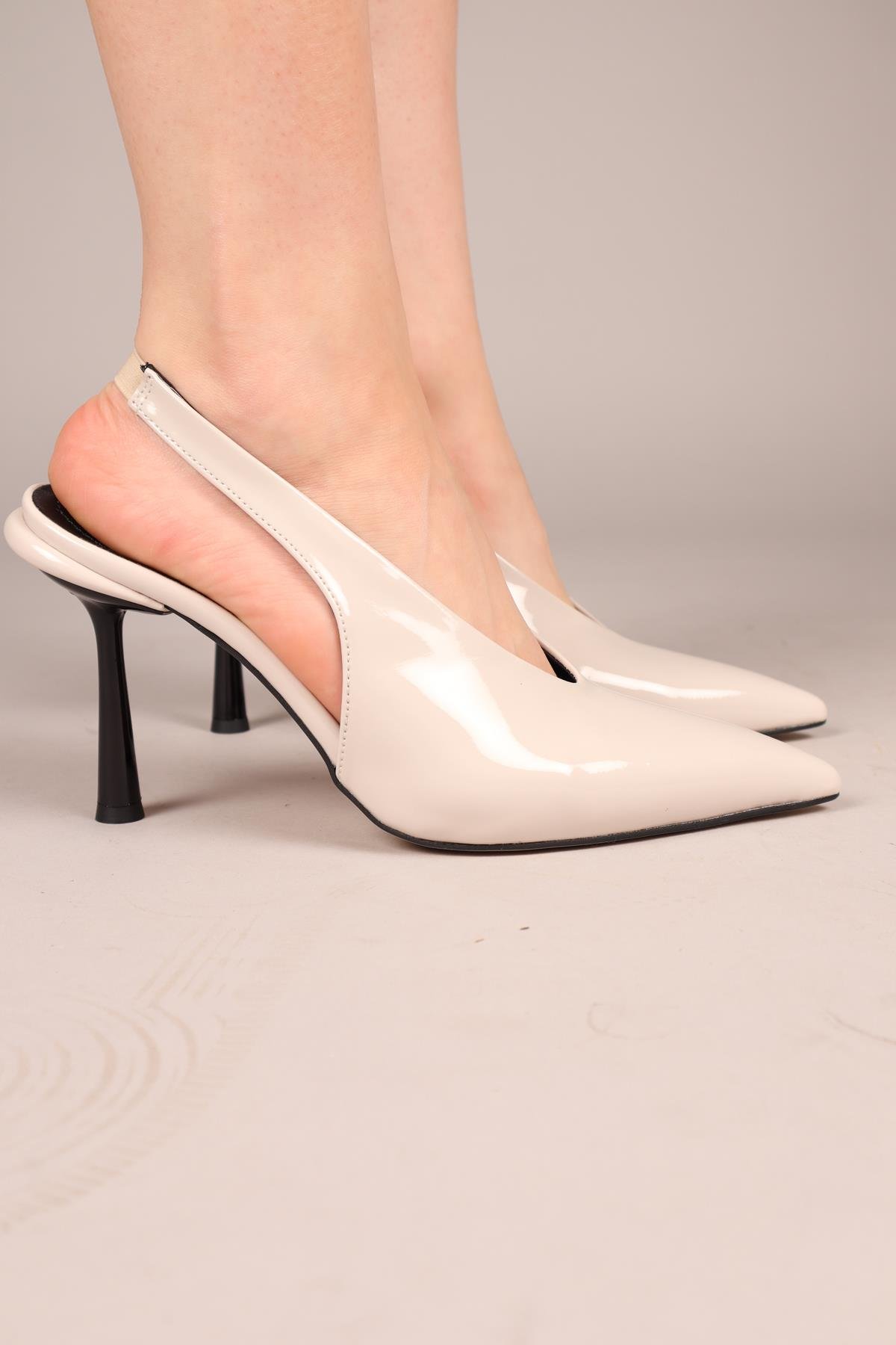 YALENİ Arkası Lastikli Rugan Stiletto GRİTOPUKLU AYAKKABI