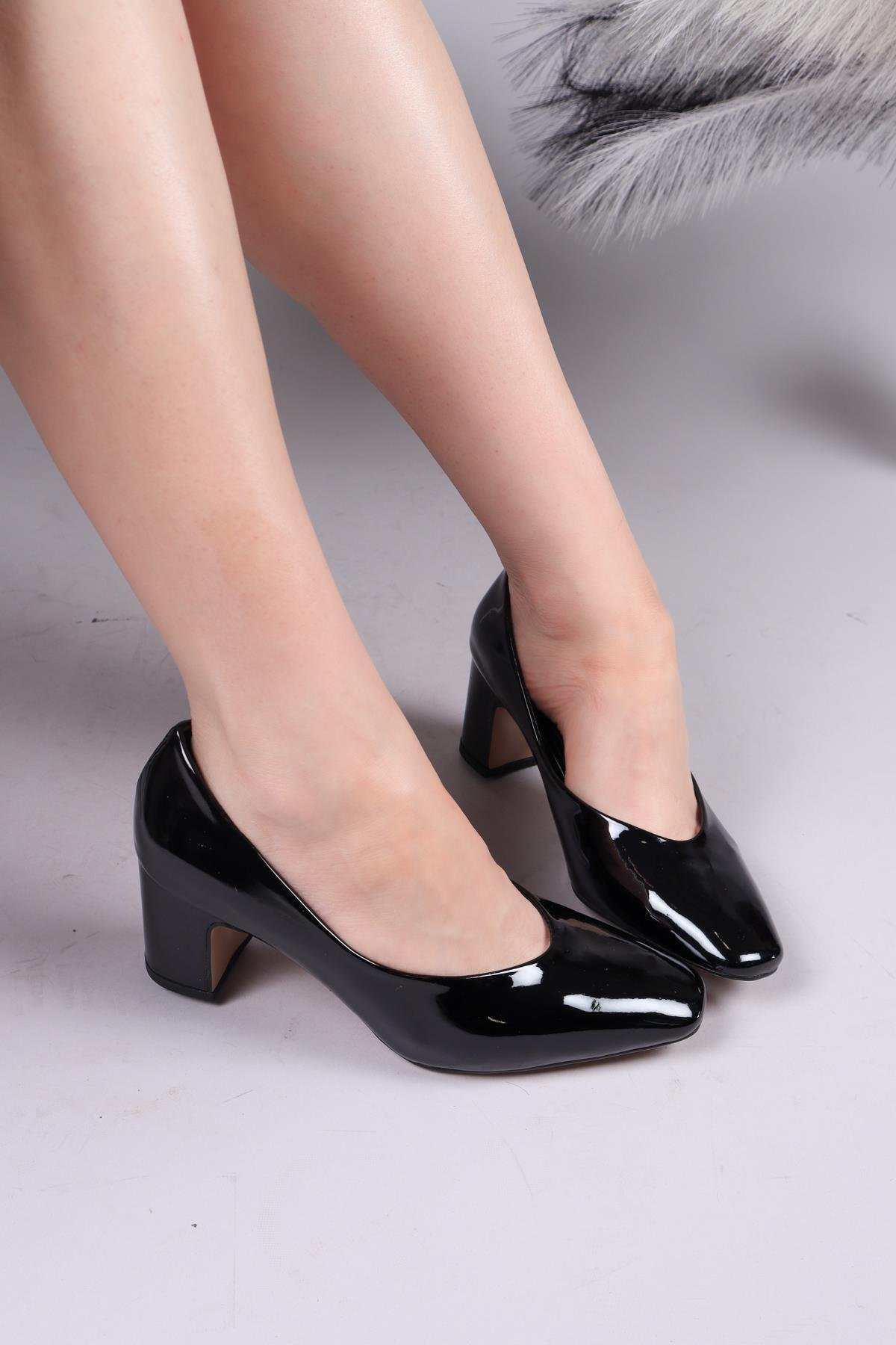 YERBA Rugan Alçak Topuklu Ayakkabı SİYAHTOPUKLU AYAKKABI