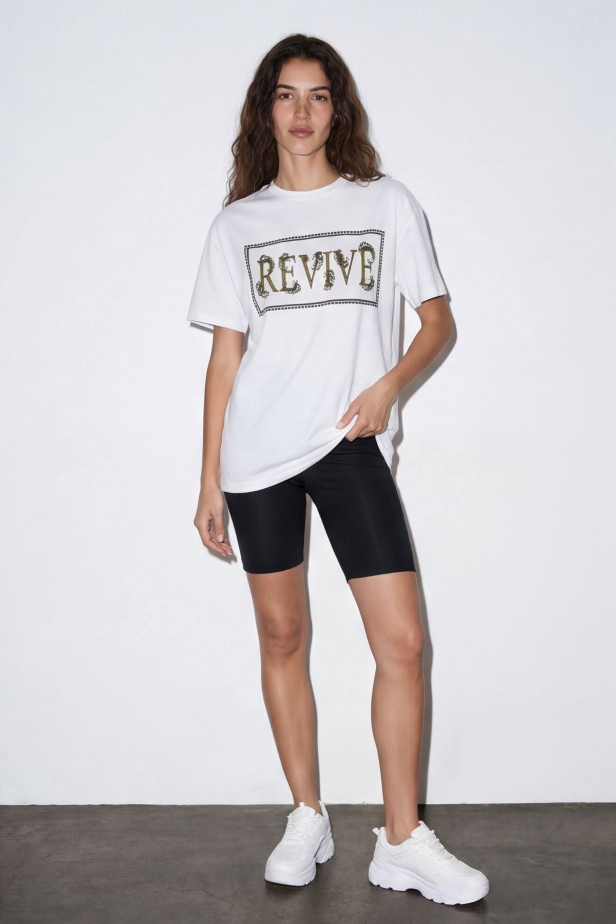 Quzu Baskı Nakış Detaylı T-shirt Ekru