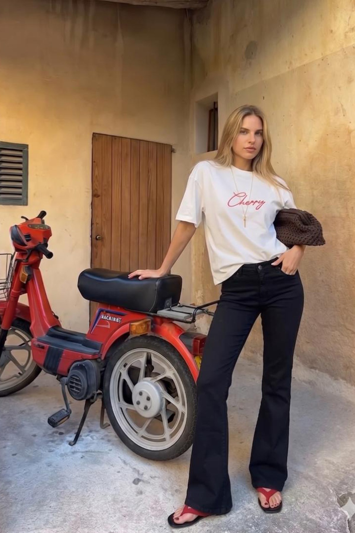 Quzu Baskı Nakış Detaylı T-shirt Ekru