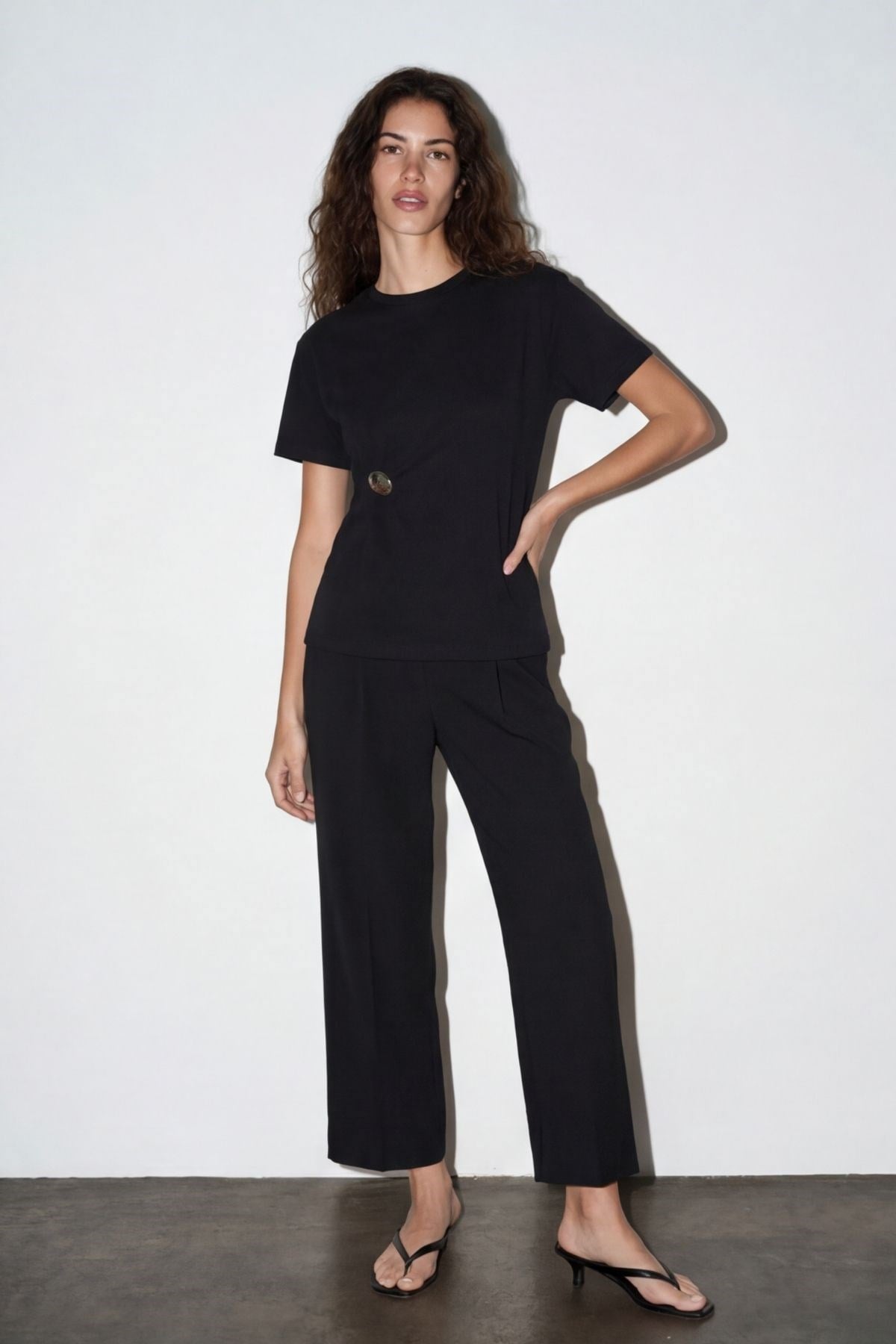 Quzu Broş Detaylı T-shirt Siyah