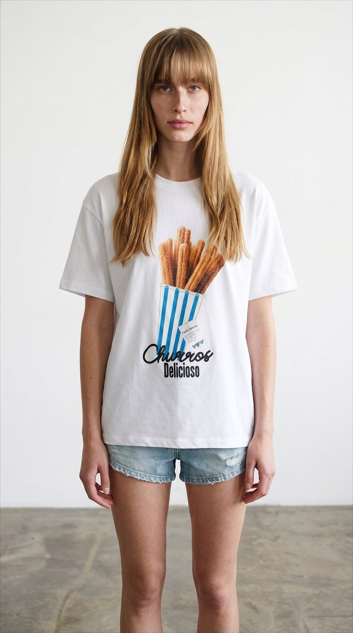 Quzu Etiket Detaylı Nakışlı T-shirt Beyaz