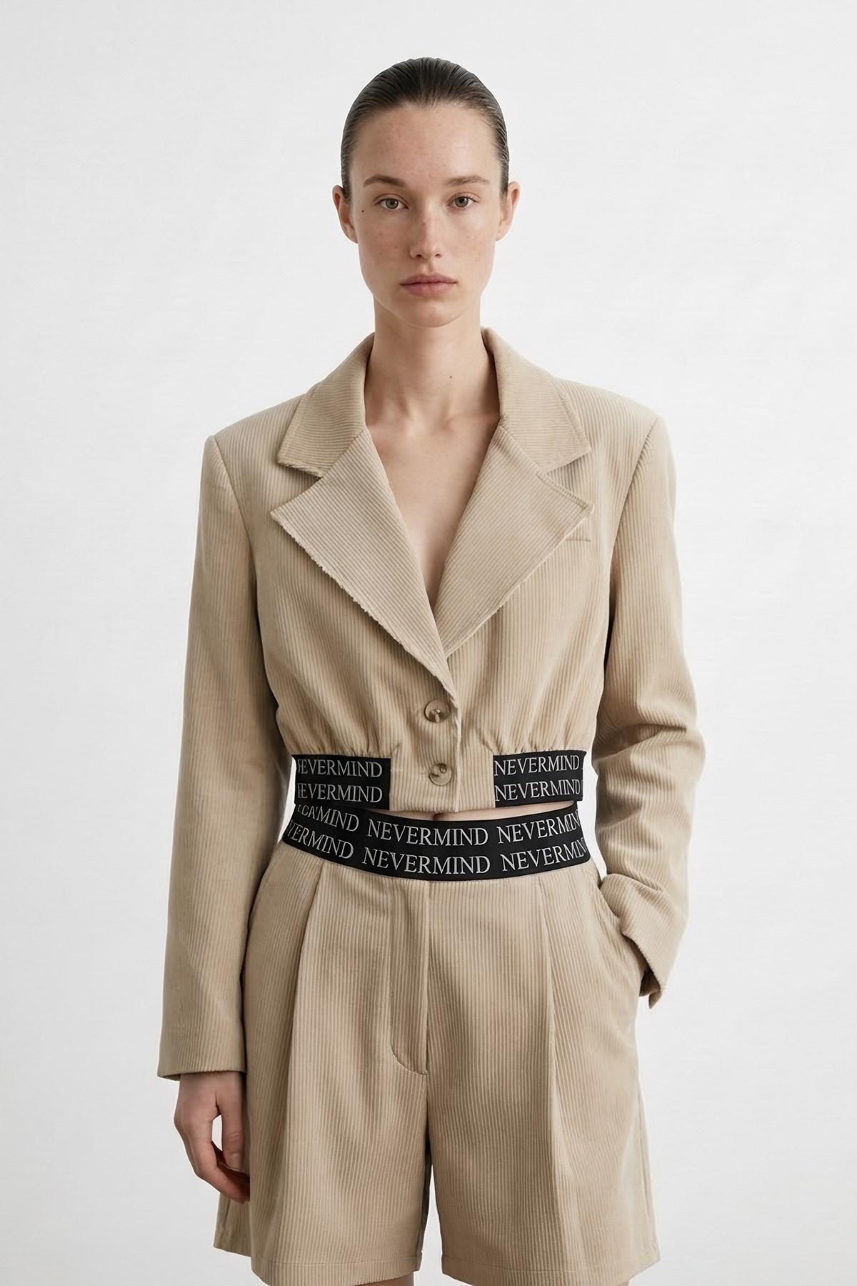 Quzu Lastik Detaylı Crop Ceket Bej