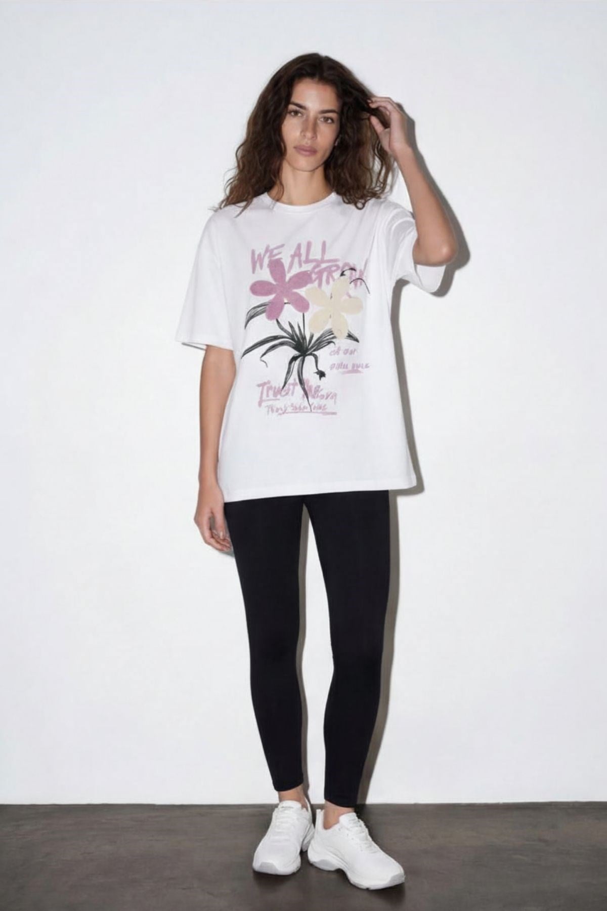 Quzu Aksesuarlı Baskı Detaylı T-shirt Ekru
