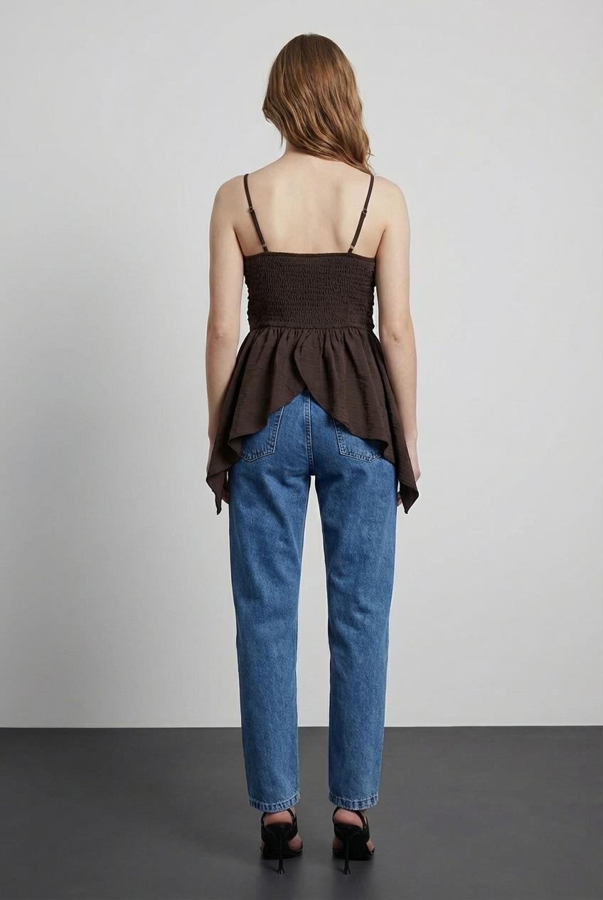 Quzu Asimetrik Askılı Bluz Kahve