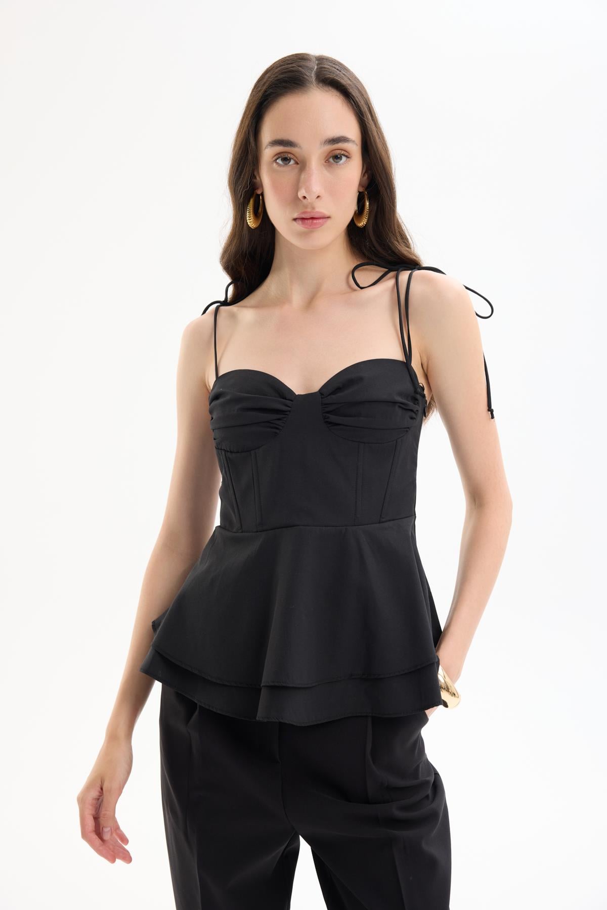 Quzu Askılı Büzgülü Peplum Bluz Siyah