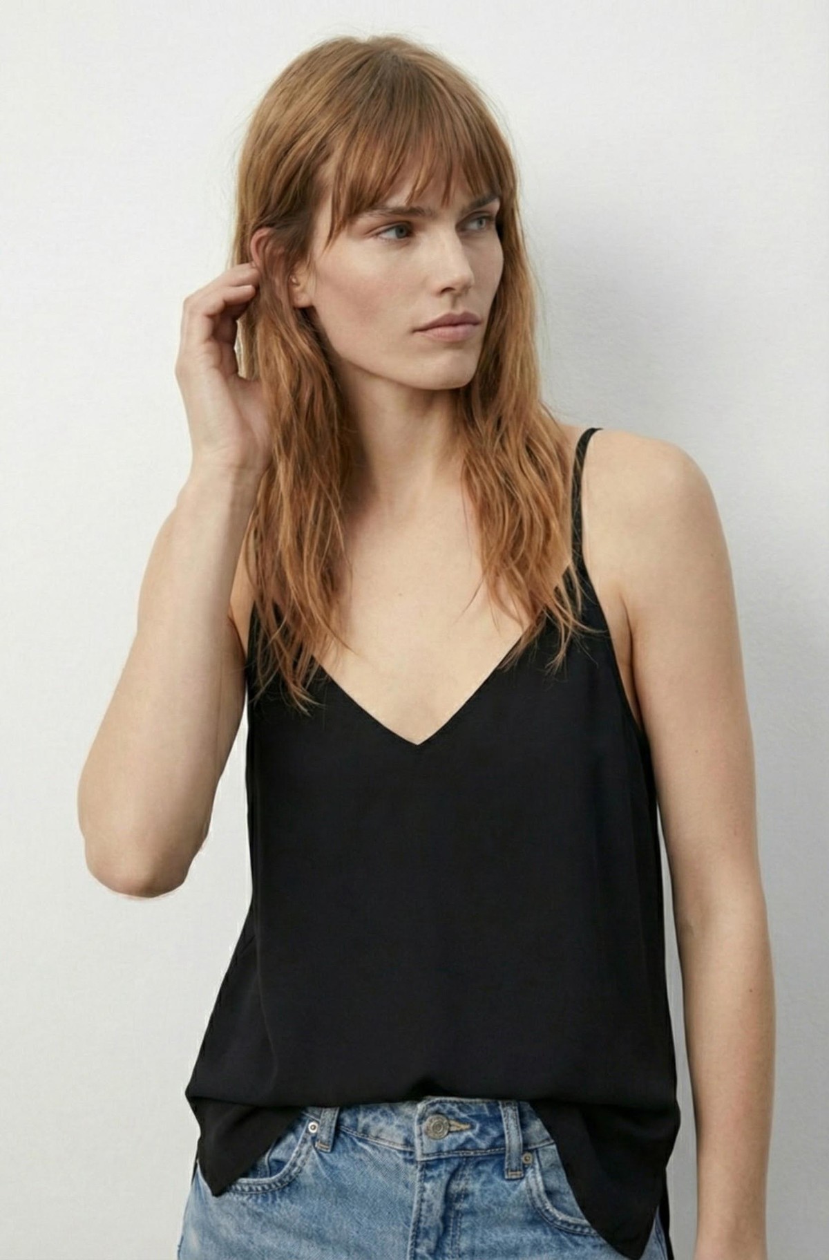 Quzu Askılı V Yaka Bluz Siyah