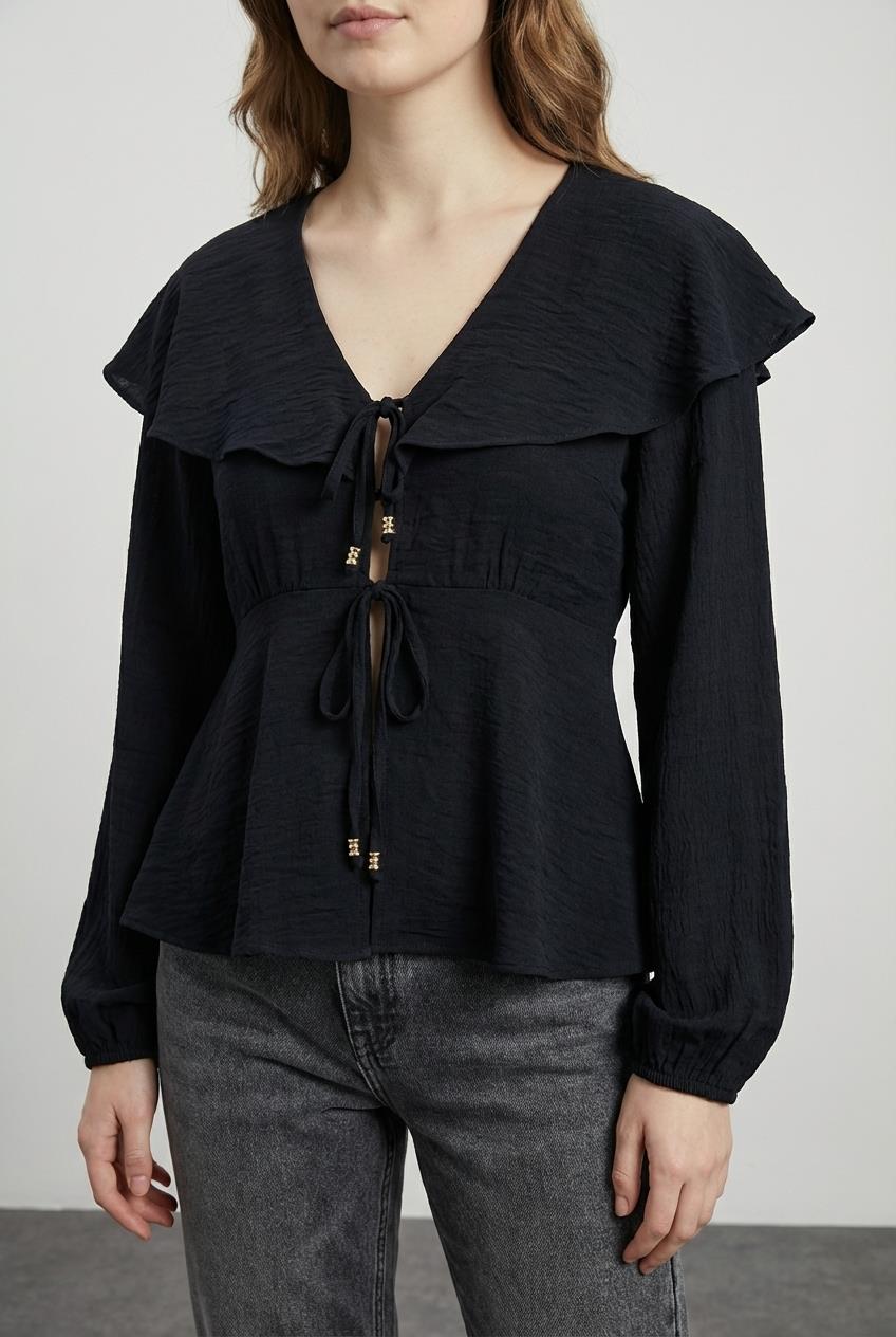 Quzu Bağlama Detaylı Bluz Siyah