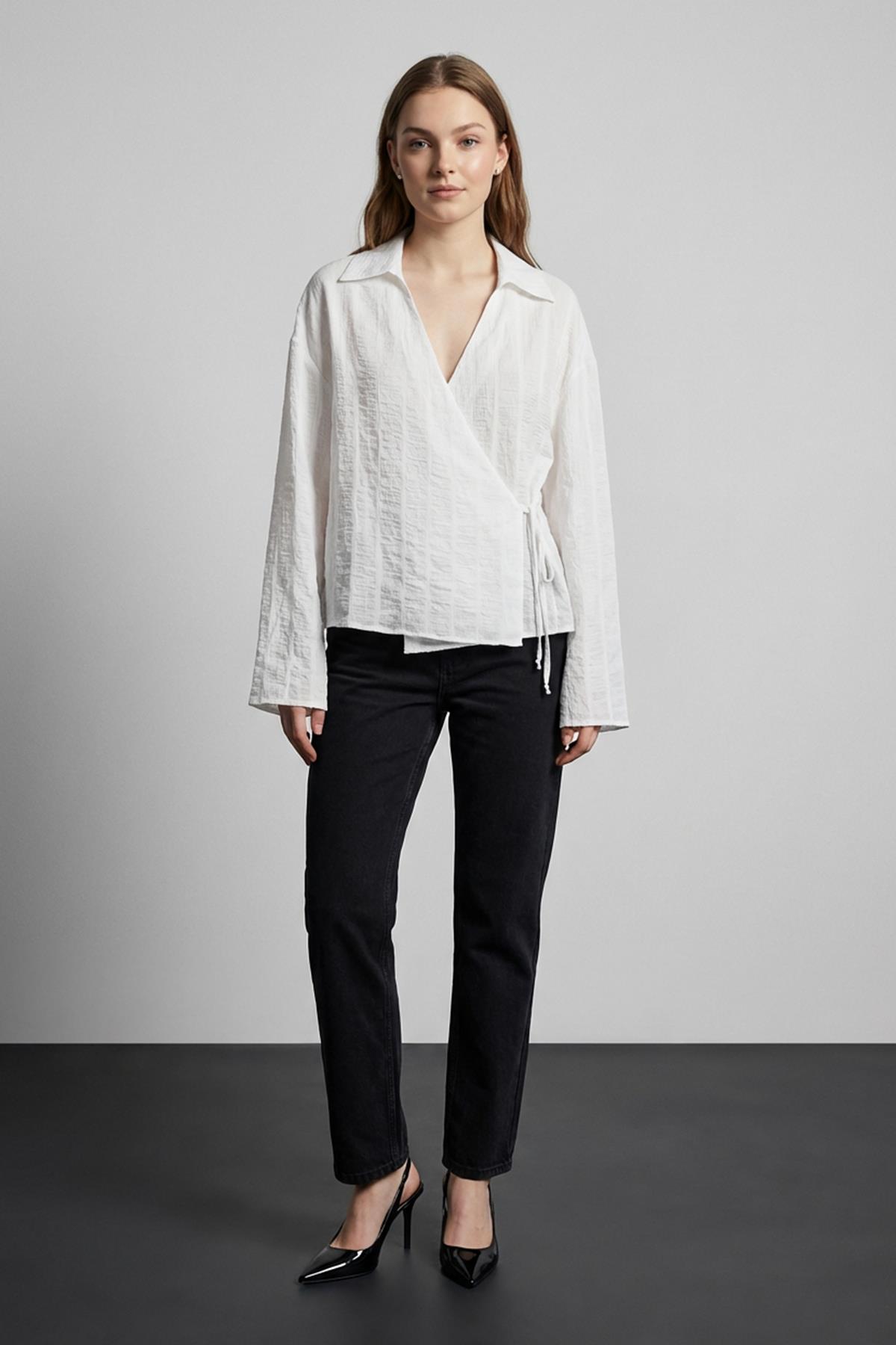 Quzu Bağlama Detaylı Kruvaze Bluz Ekru