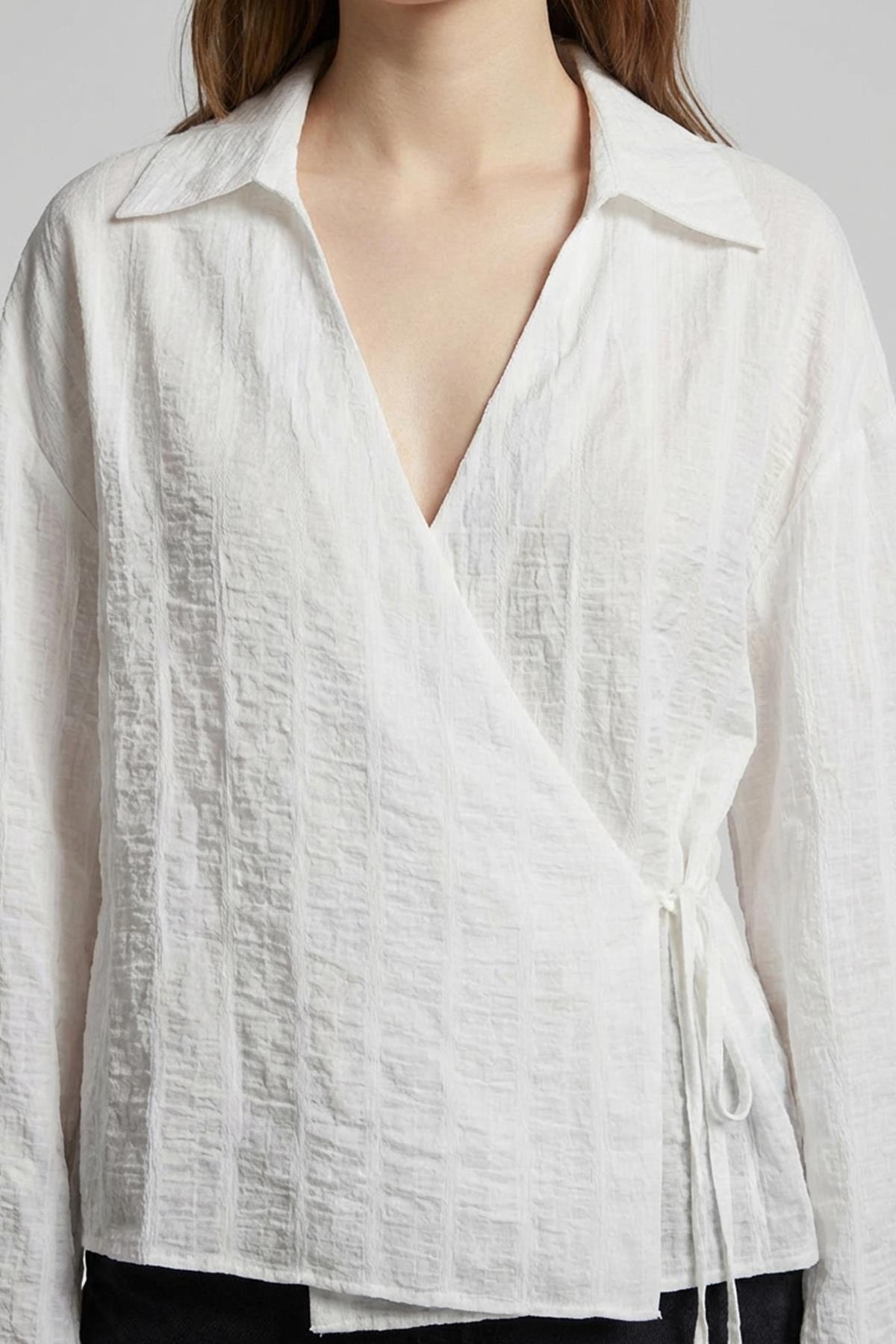 Quzu Bağlama Detaylı Kruvaze Bluz Ekru