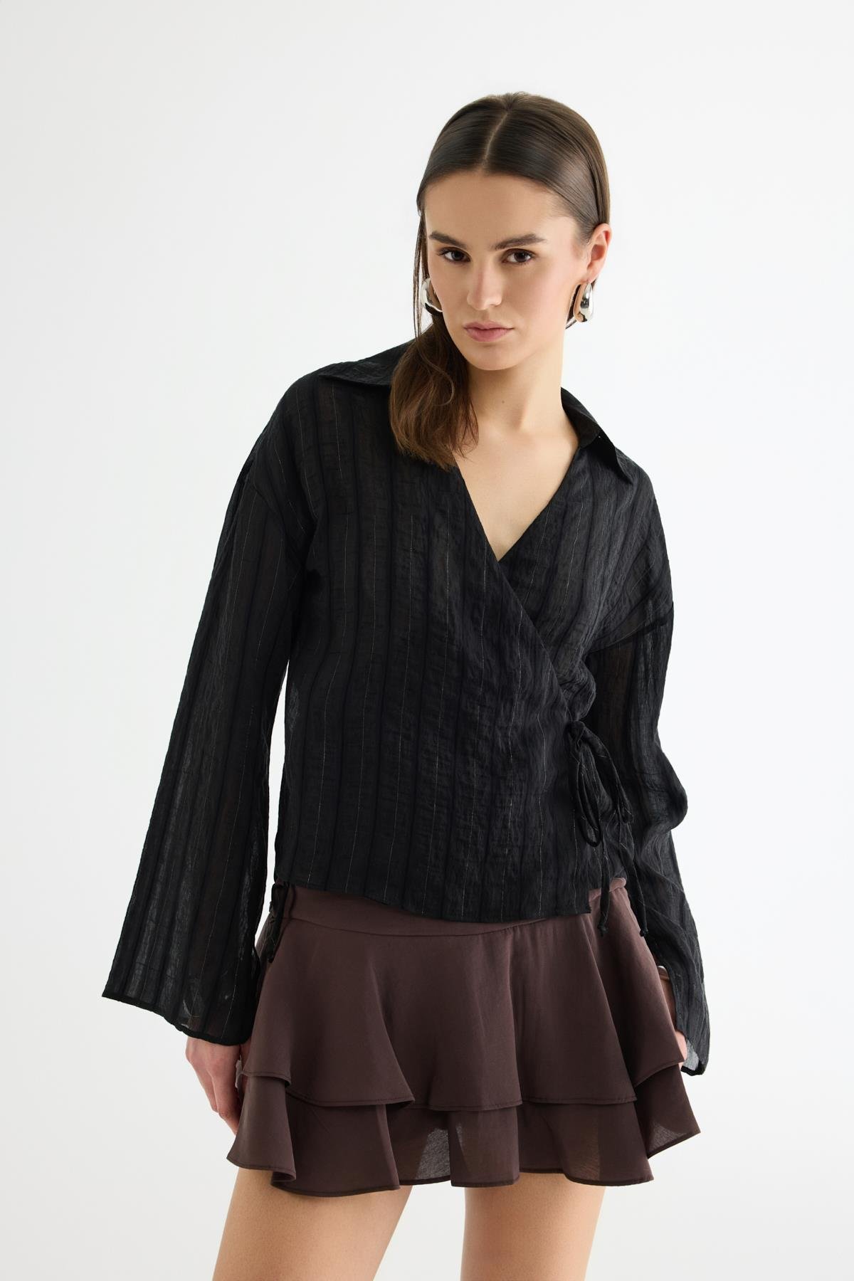 Quzu Bağlama Detaylı Kruvaze Bluz Siyah