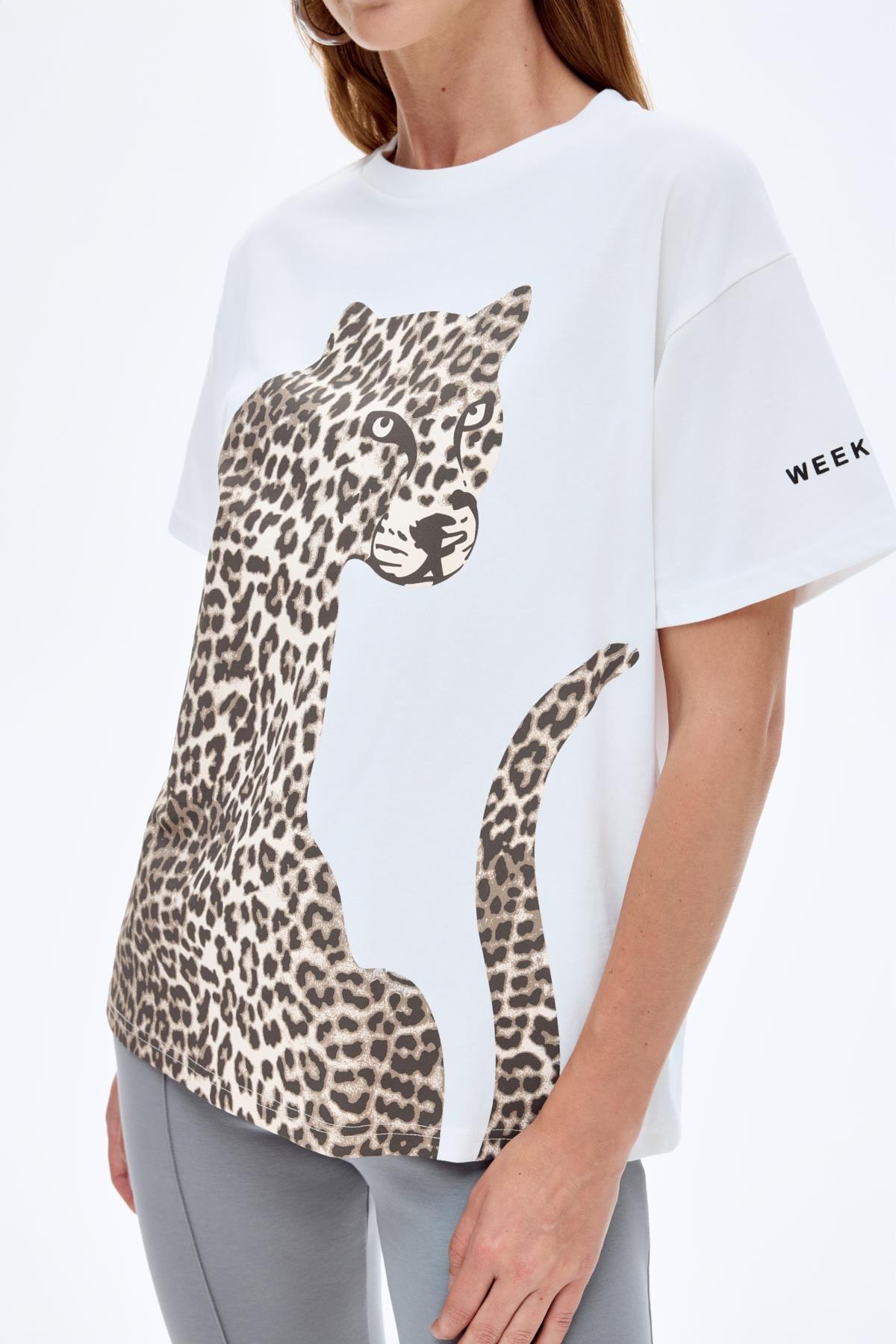 Quzu Baskı Detaylı T-shirt Ekru
