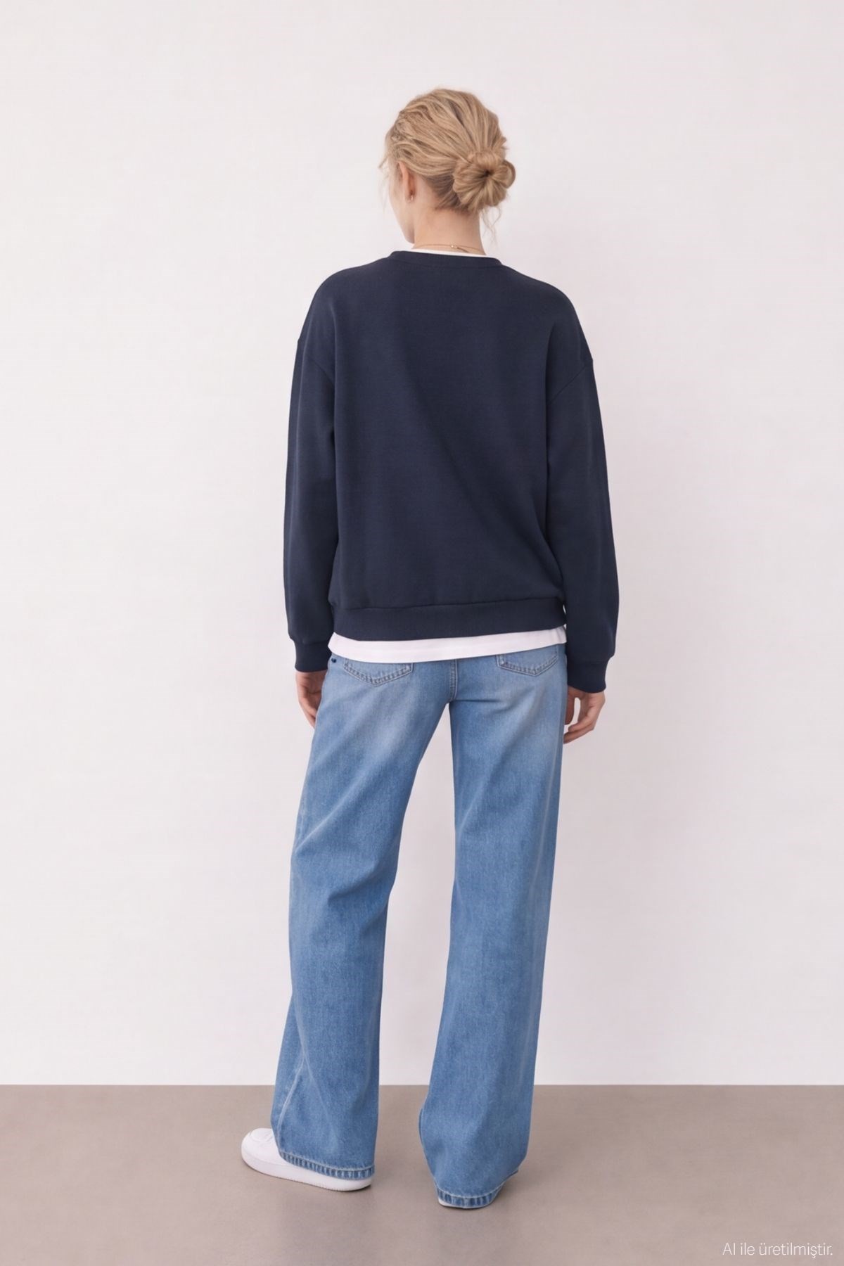 Quzu Baskı Nakış Detaylı Sweatshirt Lacivert