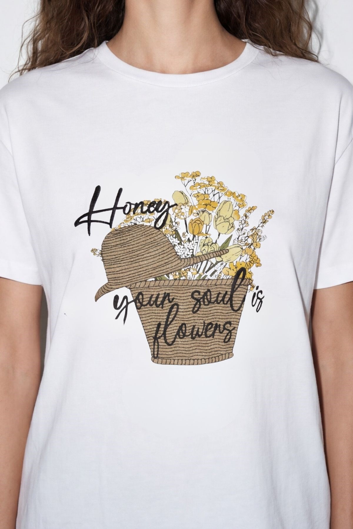 Quzu Baskı Nakış Detaylı T-shirt Ekru
