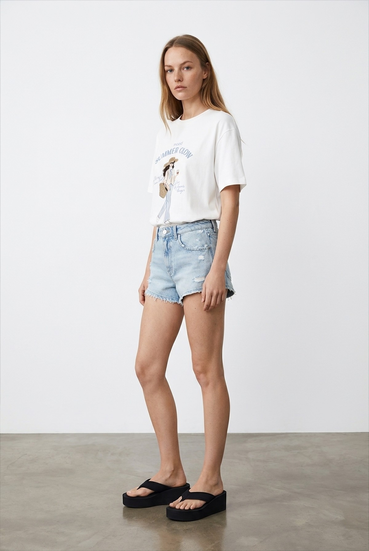 Quzu Baskı Nakış Detaylı T-shirt Ekru