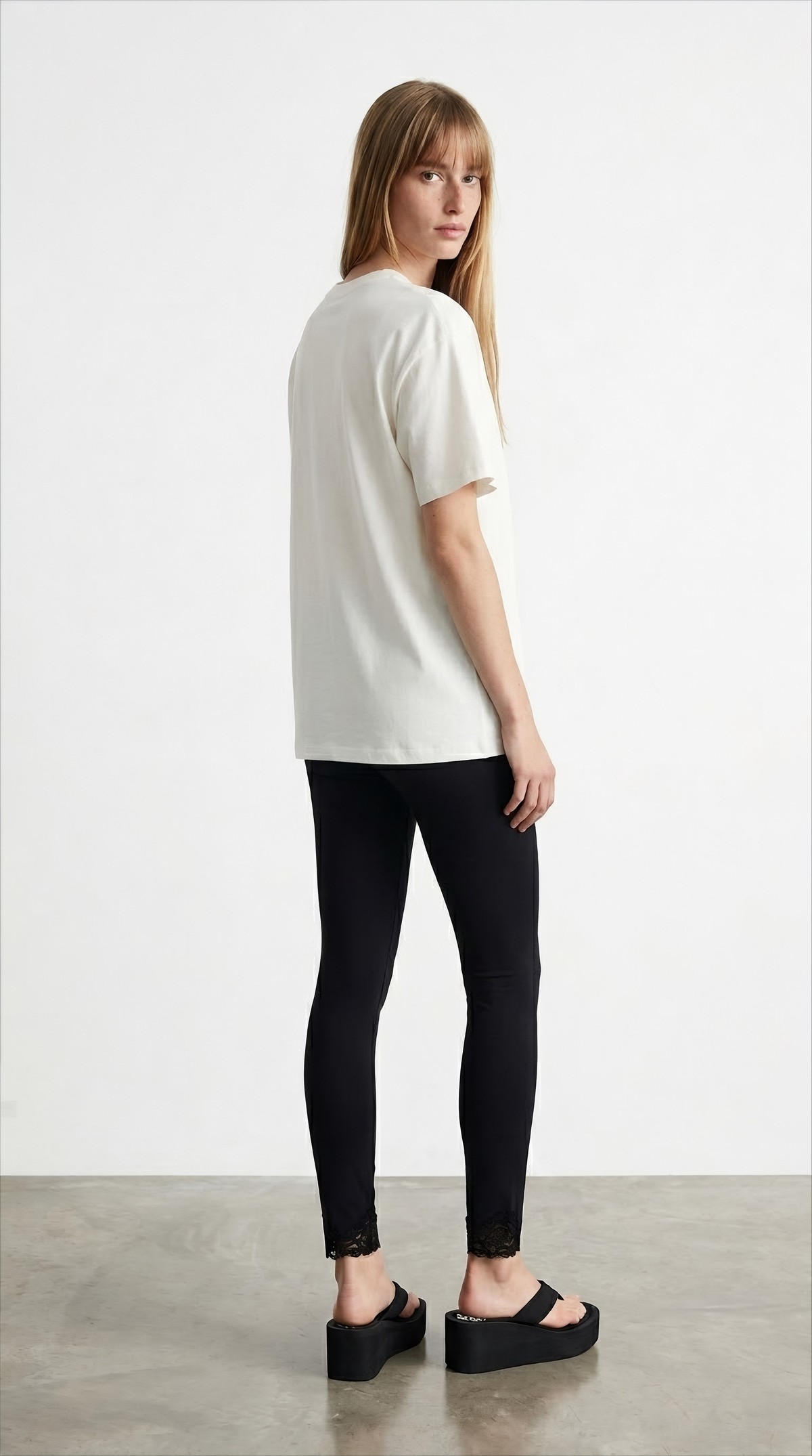 Quzu Baskı Nakış Detaylı T-shirt Ekru