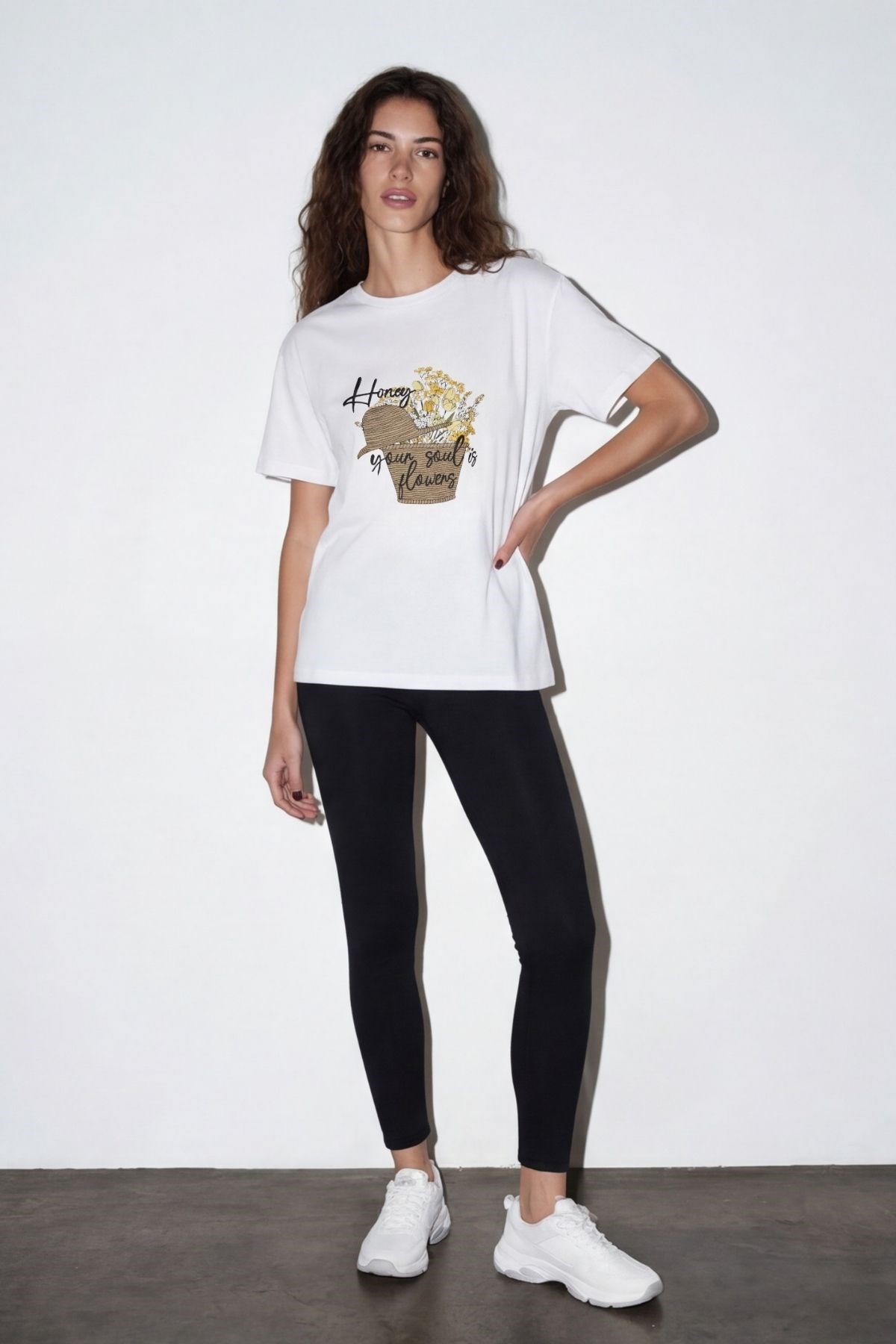 Quzu Baskı Nakış Detaylı T-shirt Ekru