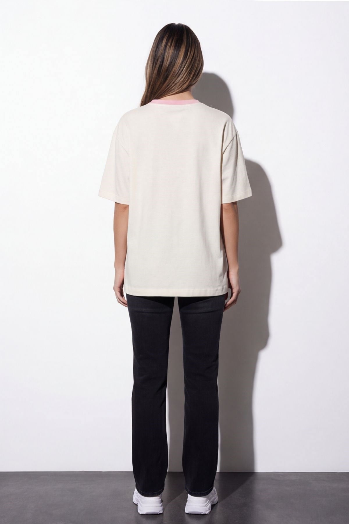 Quzu Baskı ve Nakış Detaylı T-shirt Ekru