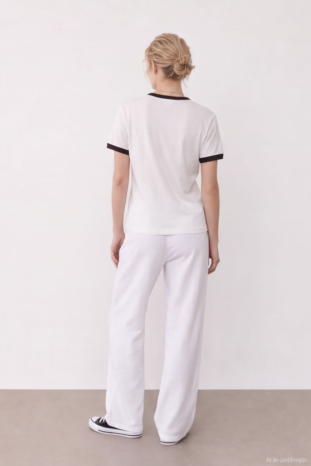 Quzu Baskı ve Nakış Detaylı T-shirt Ekru