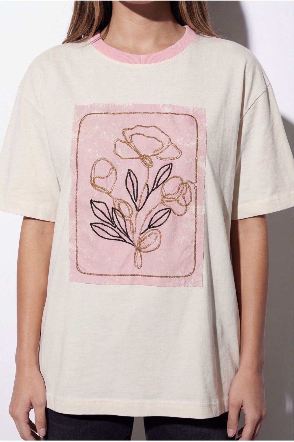 Quzu Baskı ve Nakış Detaylı T-shirt Ekru